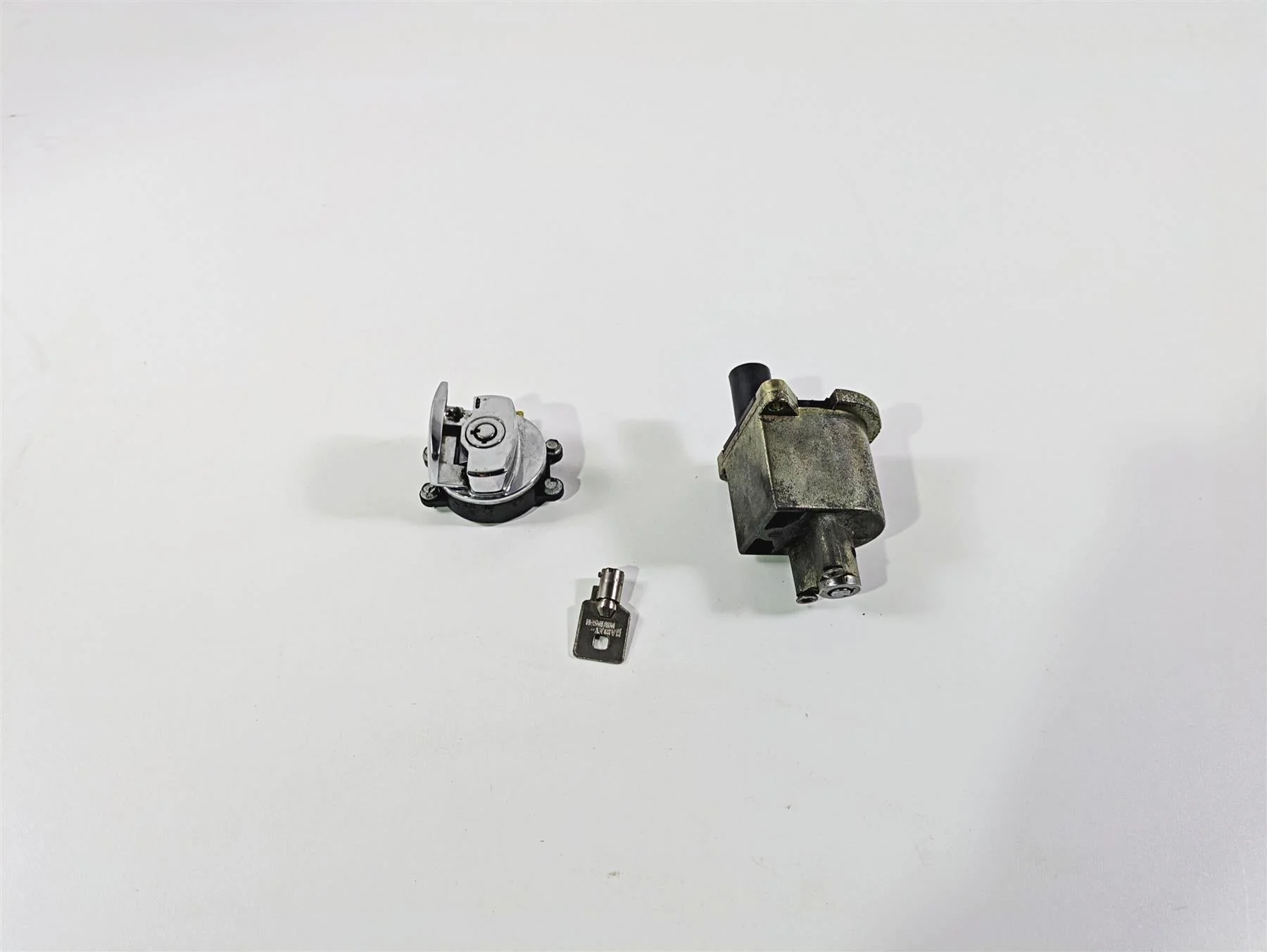 2005 Harley Touring FLHRI Road King Ignition Switch Fork Lock Set 71540-94B - Image 9