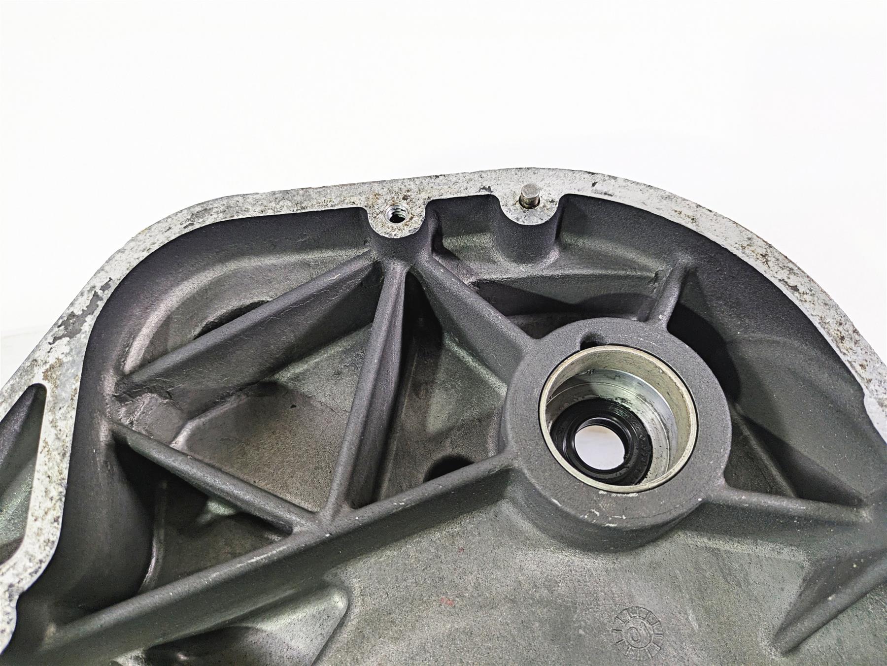 2005 Harley Touring FLHRI Road King Inner Primary Drive Clutch Cover 60677-01B - Image 5
