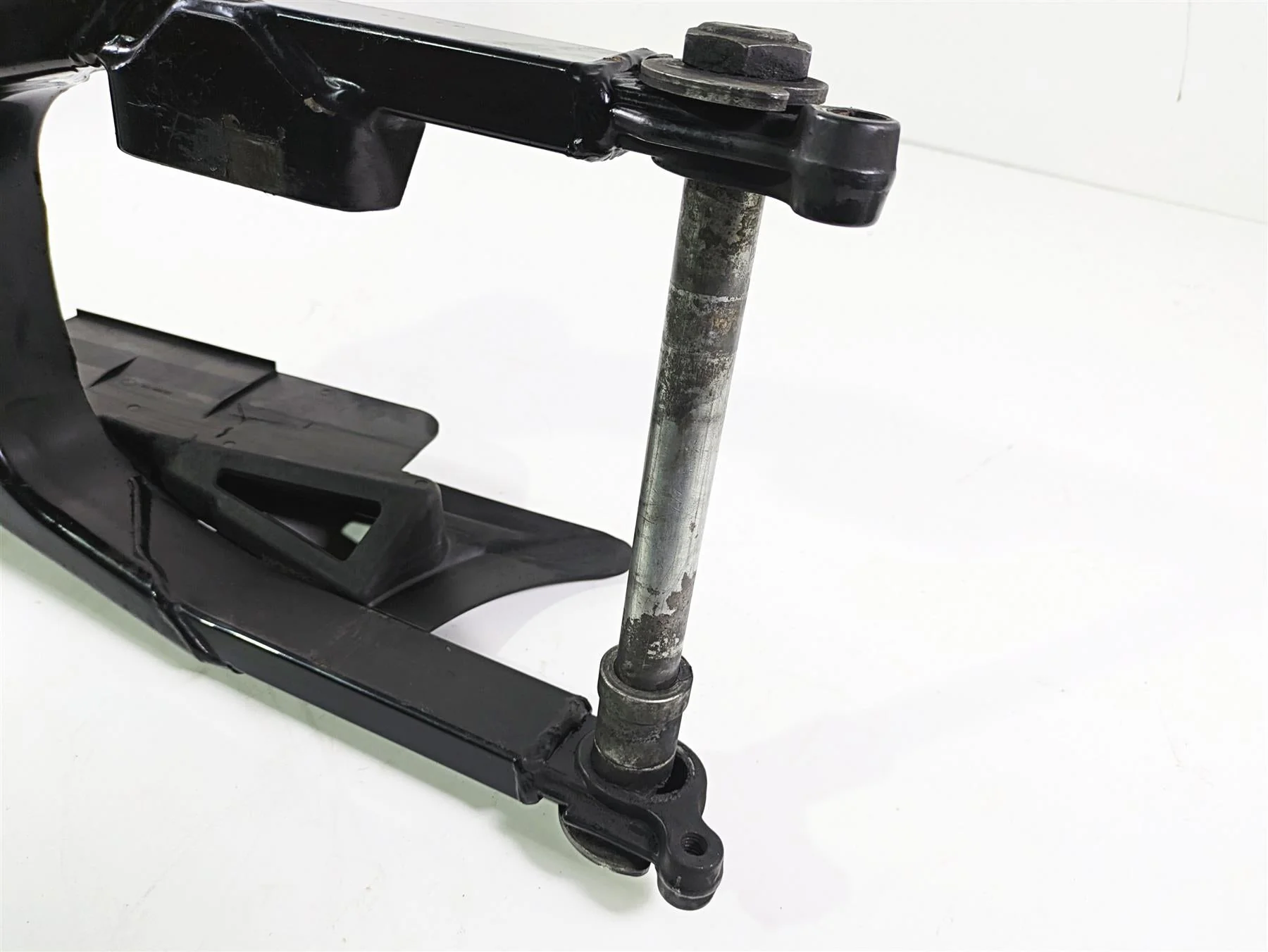 2005 Harley Touring FLHRI Road King Rear Swingarm Swing Arm 1" 47549-02A - Image 10