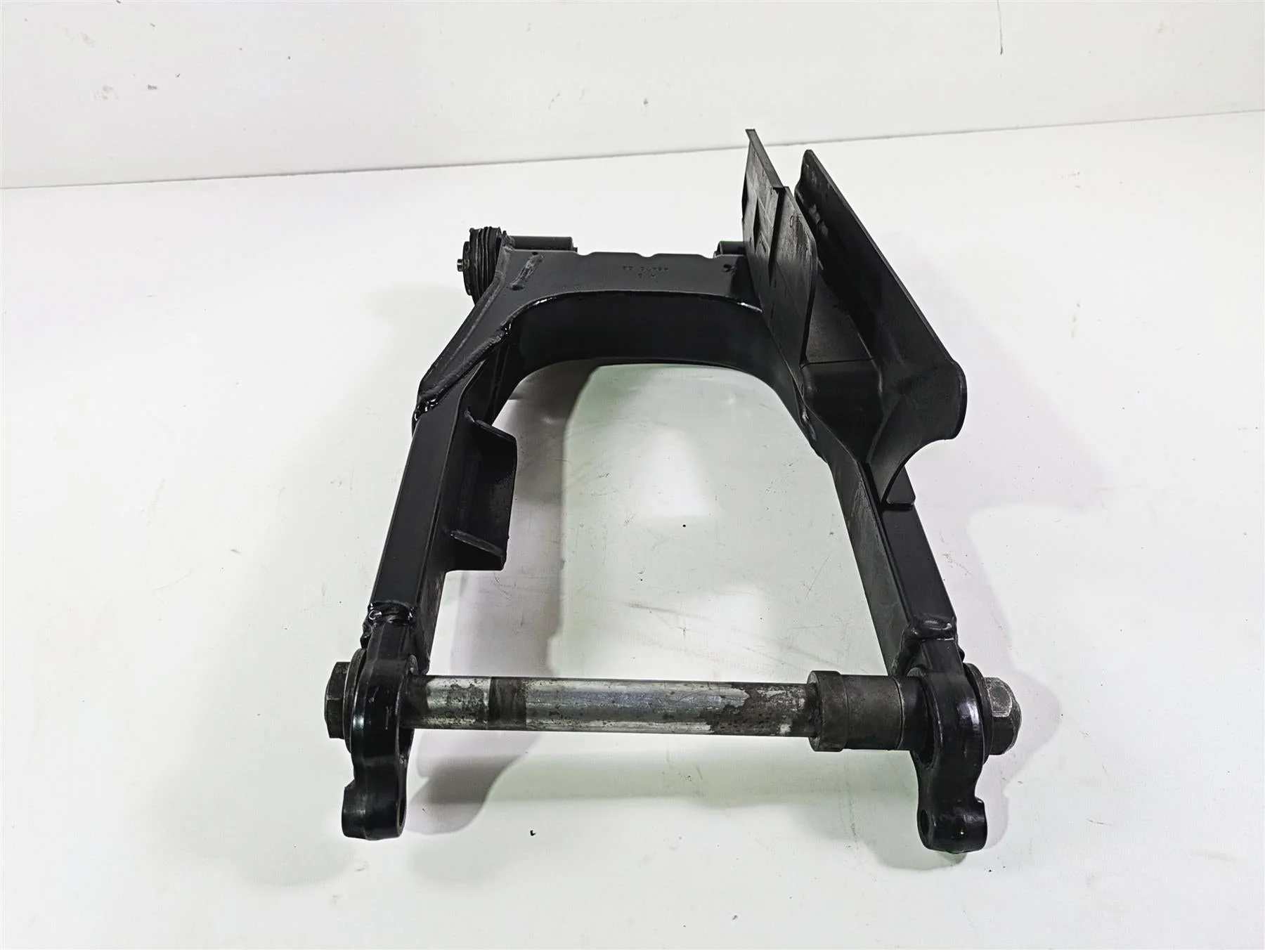 2005 Harley Touring FLHRI Road King Rear Swingarm Swing Arm 1" 47549-02A - Image 2