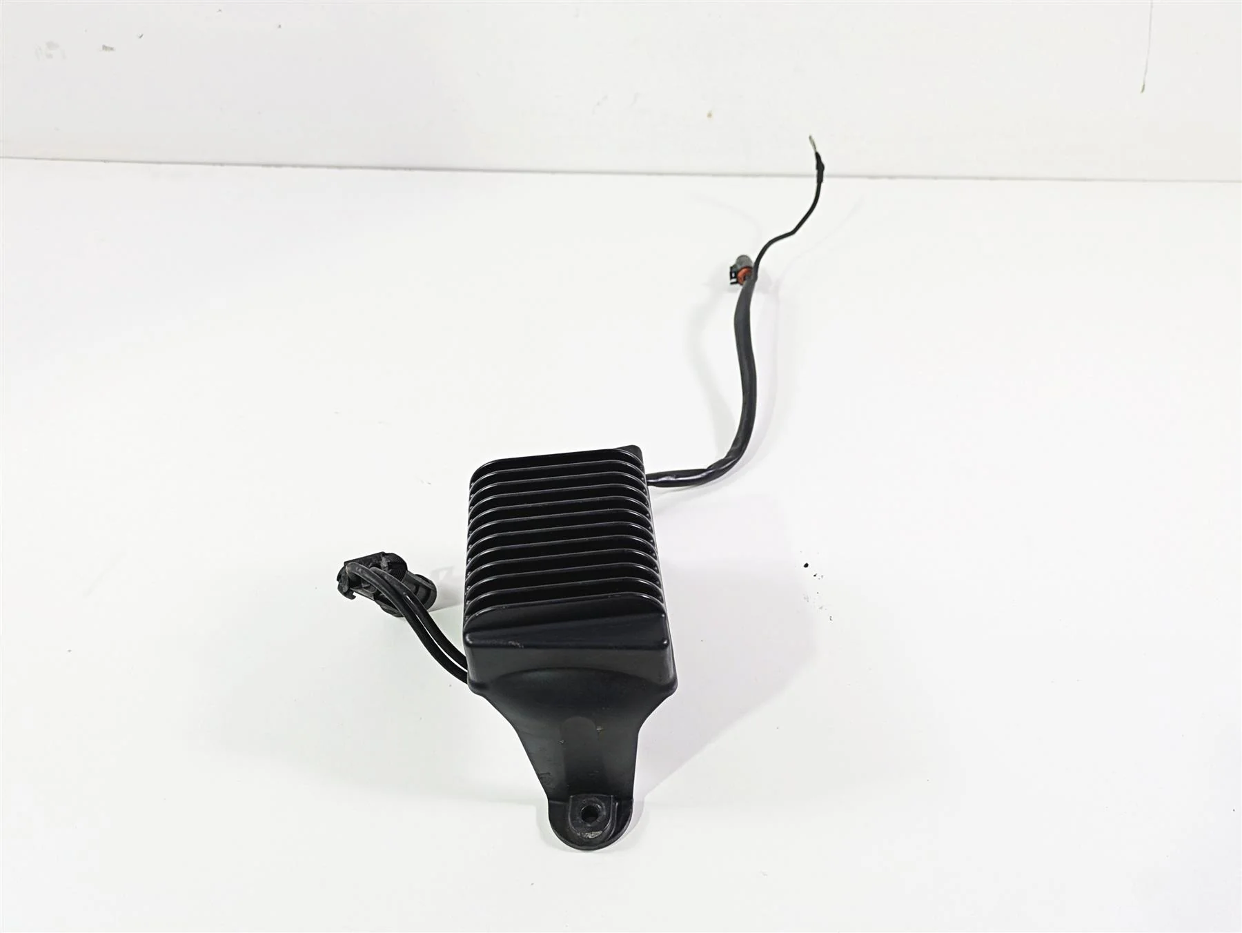2005 Harley Touring FLHRI Road King Rectifier Voltage Regulator 74505-04 - Image 2
