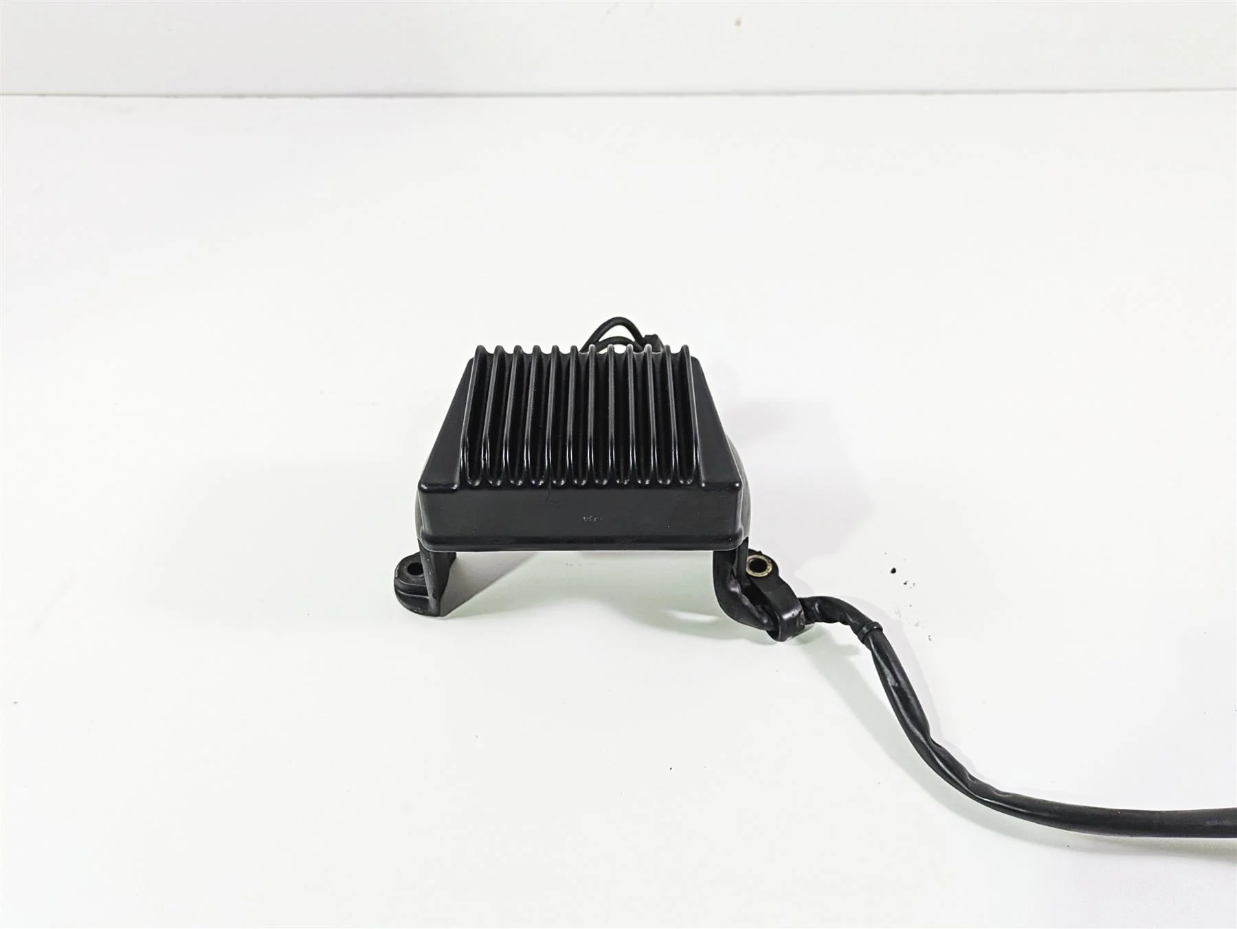 2005 Harley Touring FLHRI Road King Rectifier Voltage Regulator 74505-04 - Image 3