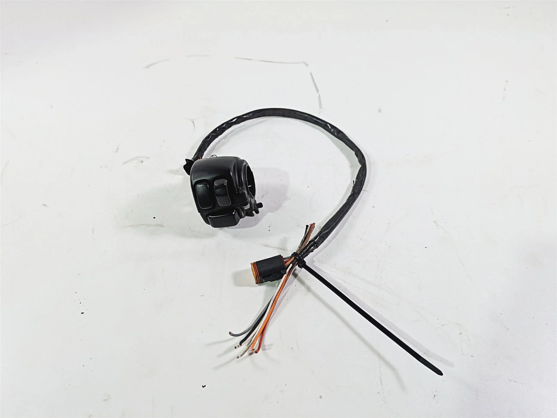2005 Harley Touring FLHRI Road King Right Hand Control Switch 71589-96B