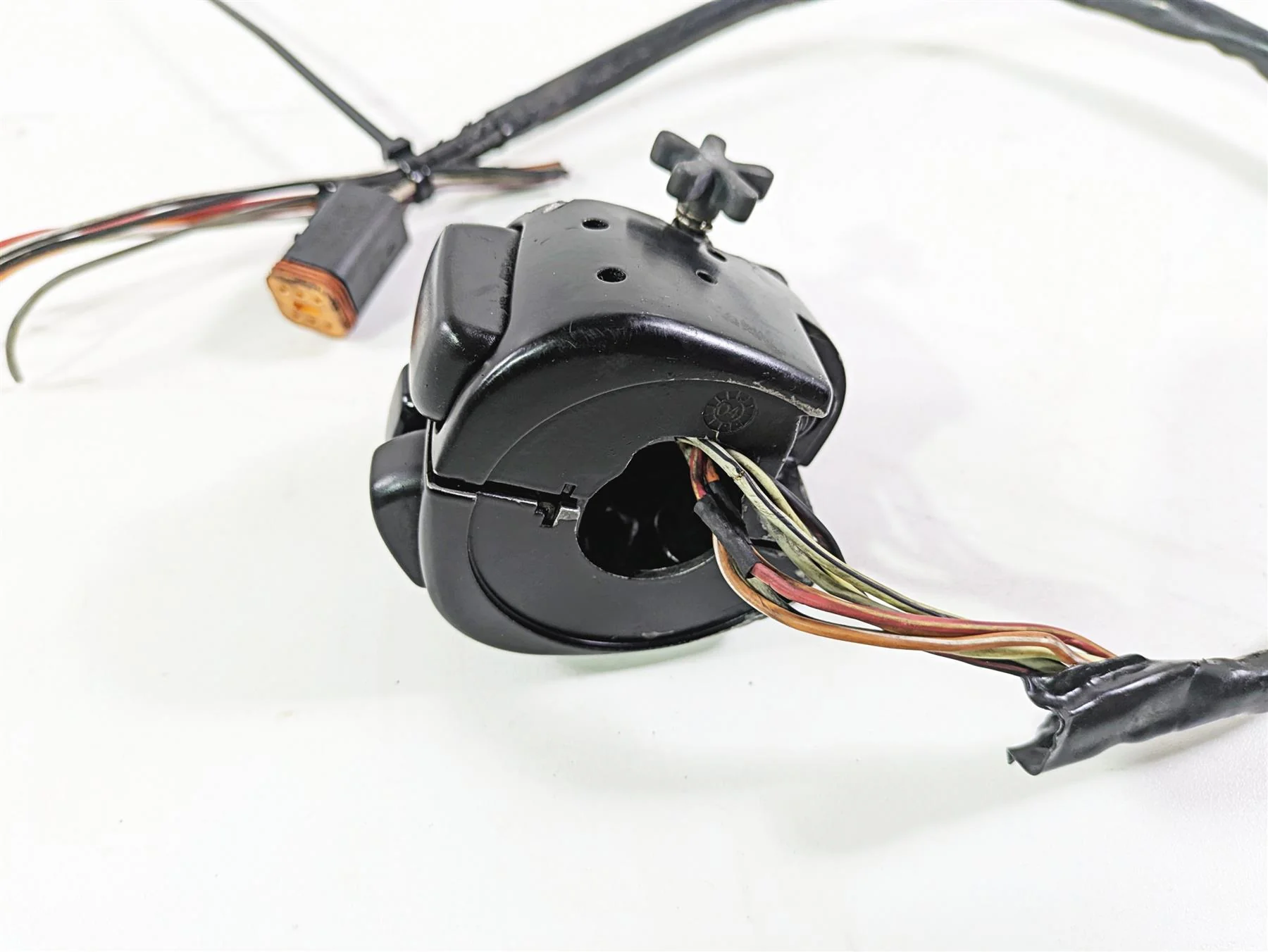 2005 Harley Touring FLHRI Road King Right Hand Control Switch 71589-96B - Image 10