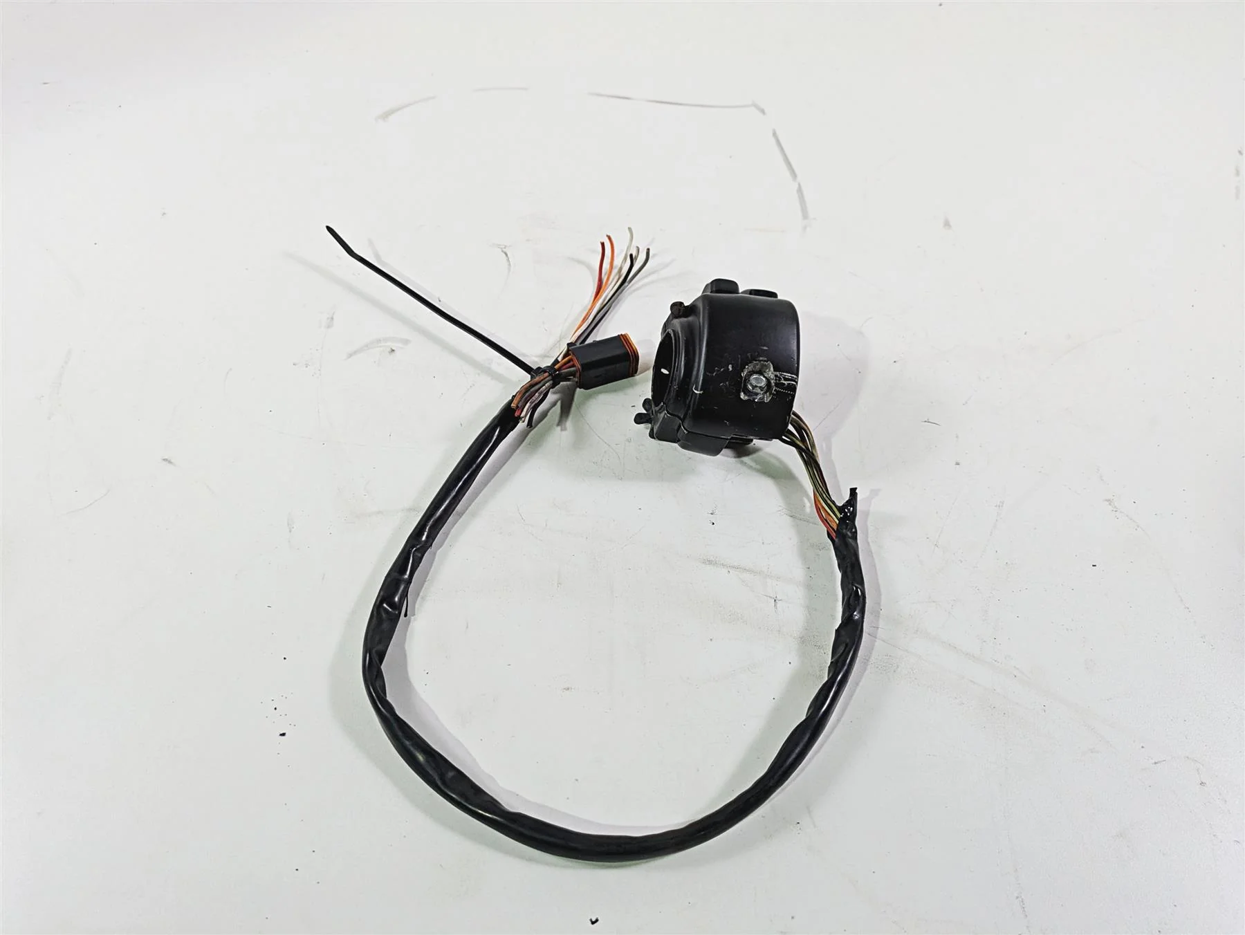 2005 Harley Touring FLHRI Road King Right Hand Control Switch 71589-96B - Image 3