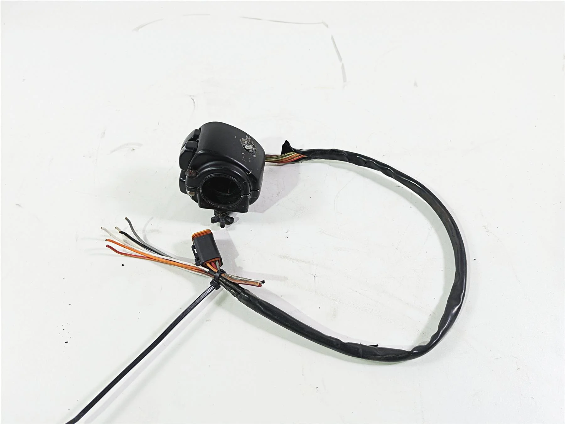 2005 Harley Touring FLHRI Road King Right Hand Control Switch 71589-96B - Image 4