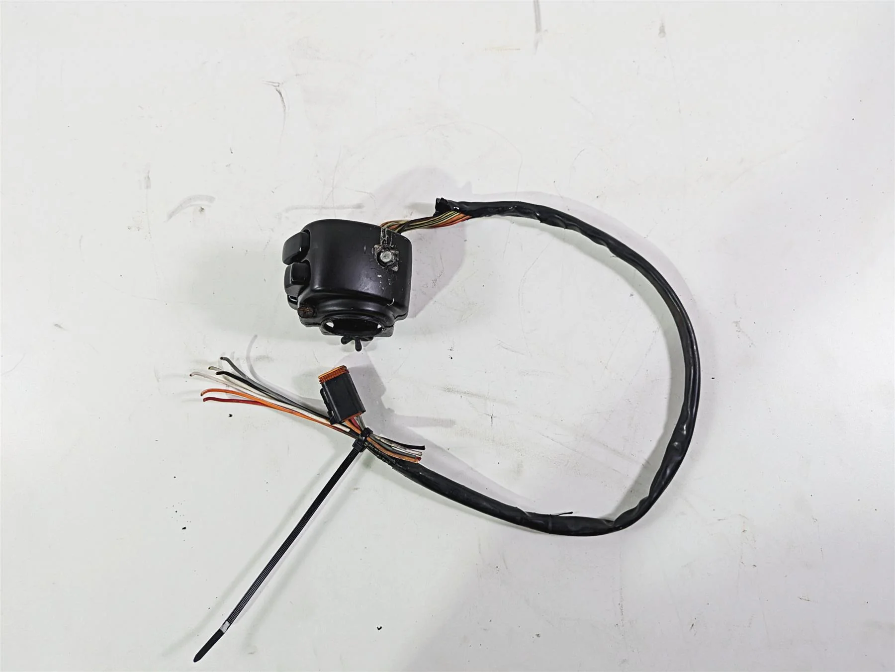 2005 Harley Touring FLHRI Road King Right Hand Control Switch 71589-96B - Image 5