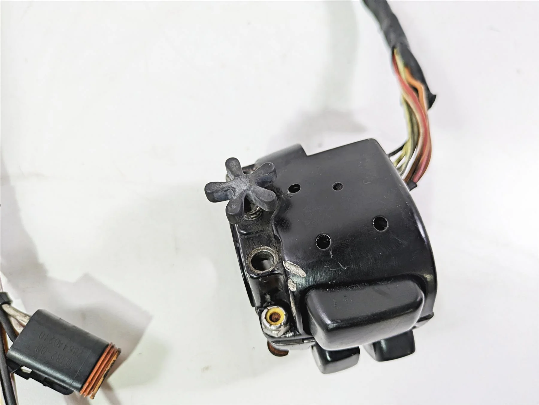 2005 Harley Touring FLHRI Road King Right Hand Control Switch 71589-96B - Image 8