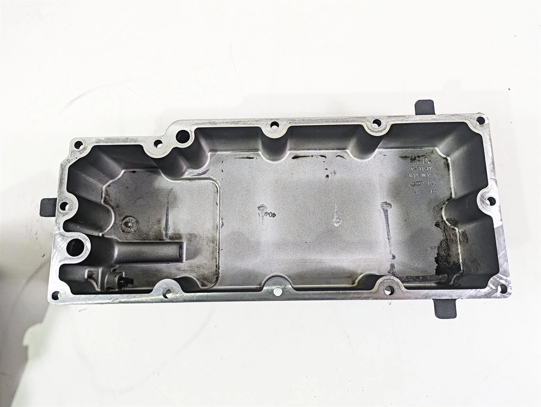 2005 Harley Touring FLHRI Road King Transmission Bottom Cover Oil Pan 62711-99 - Image 5