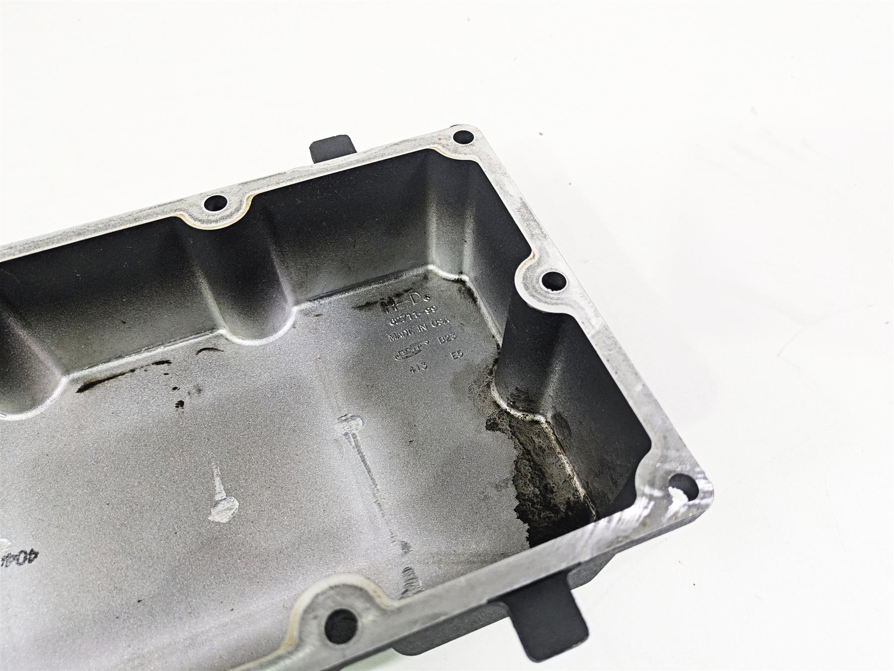 2005 Harley Touring FLHRI Road King Transmission Bottom Cover Oil Pan 62711-99 - Image 6