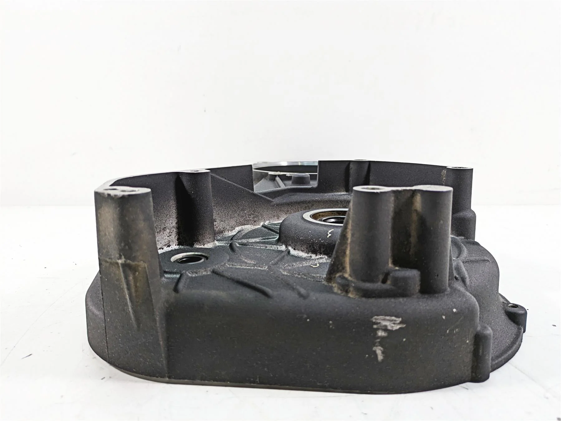 2005 Harley Touring FLHTCUI Electra Glide Inner Primary Drive Cover 60677-01C - Image 10