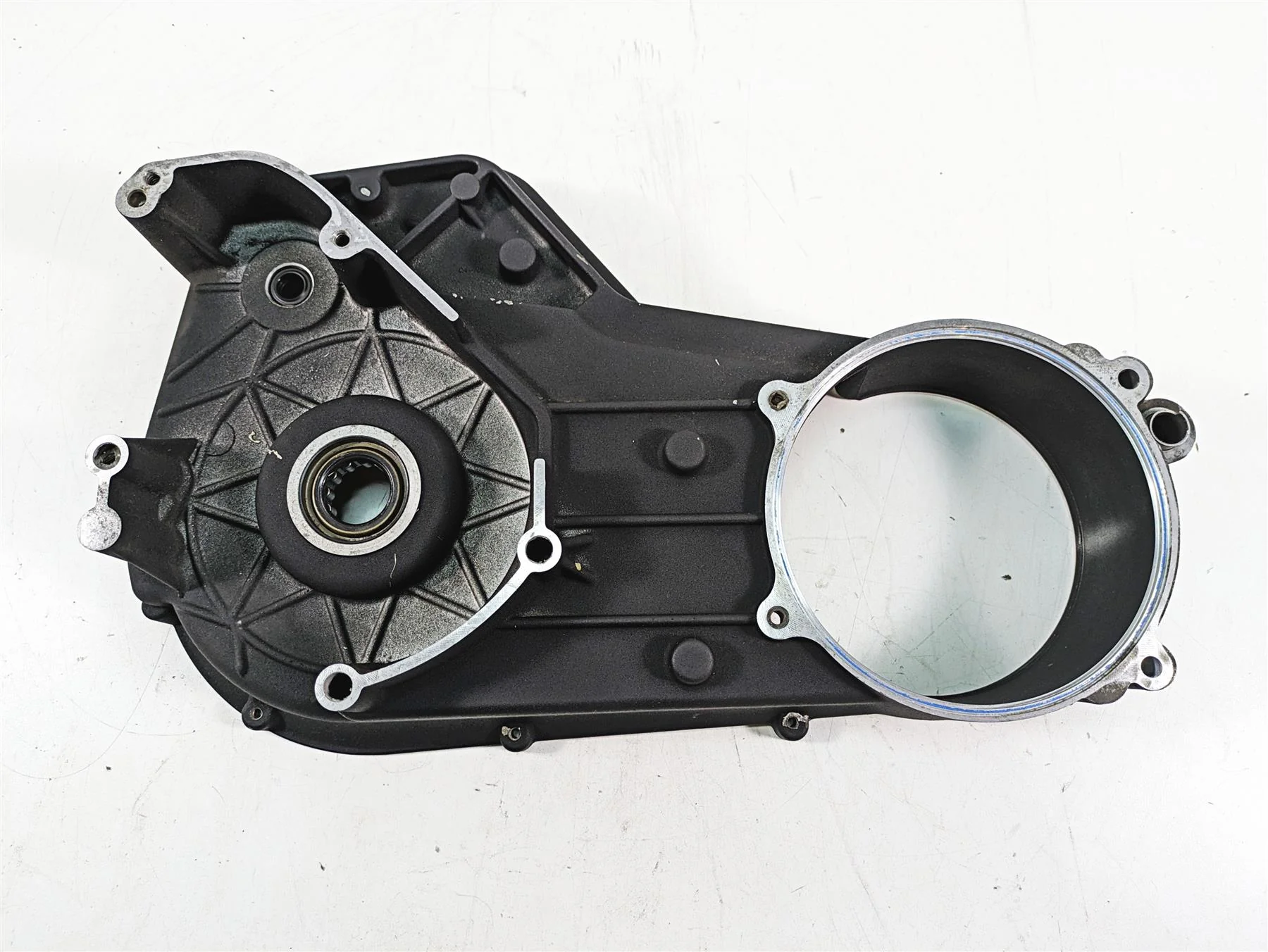 2005 Harley Touring FLHTCUI Electra Glide Inner Primary Drive Cover 60677-01C - Image 6