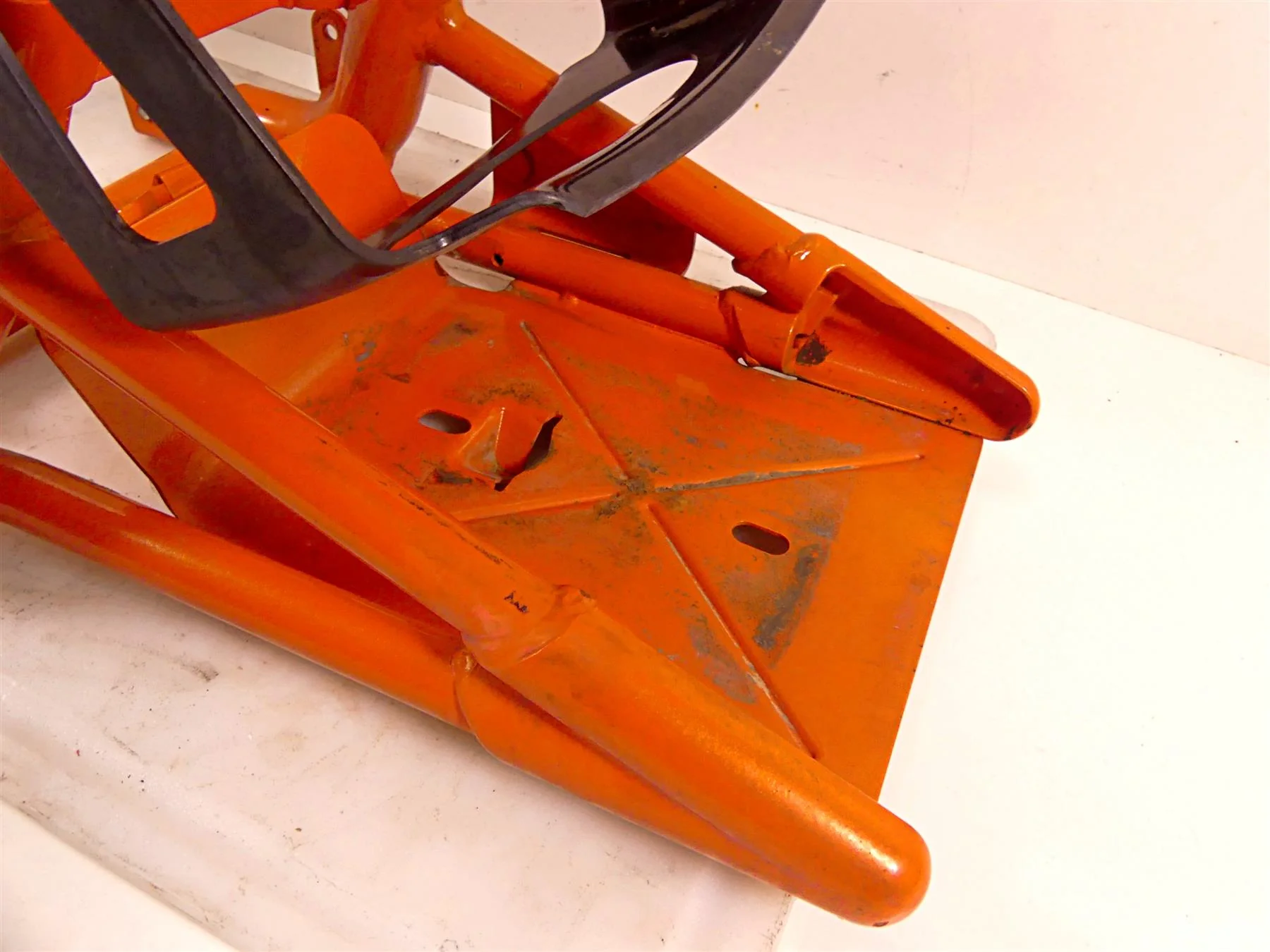 2005 Harley VRSCSE CVO V-Rod Straight Frame Chassis Electric Orange With Missouri Clean Title -  48193-08 - Image 7