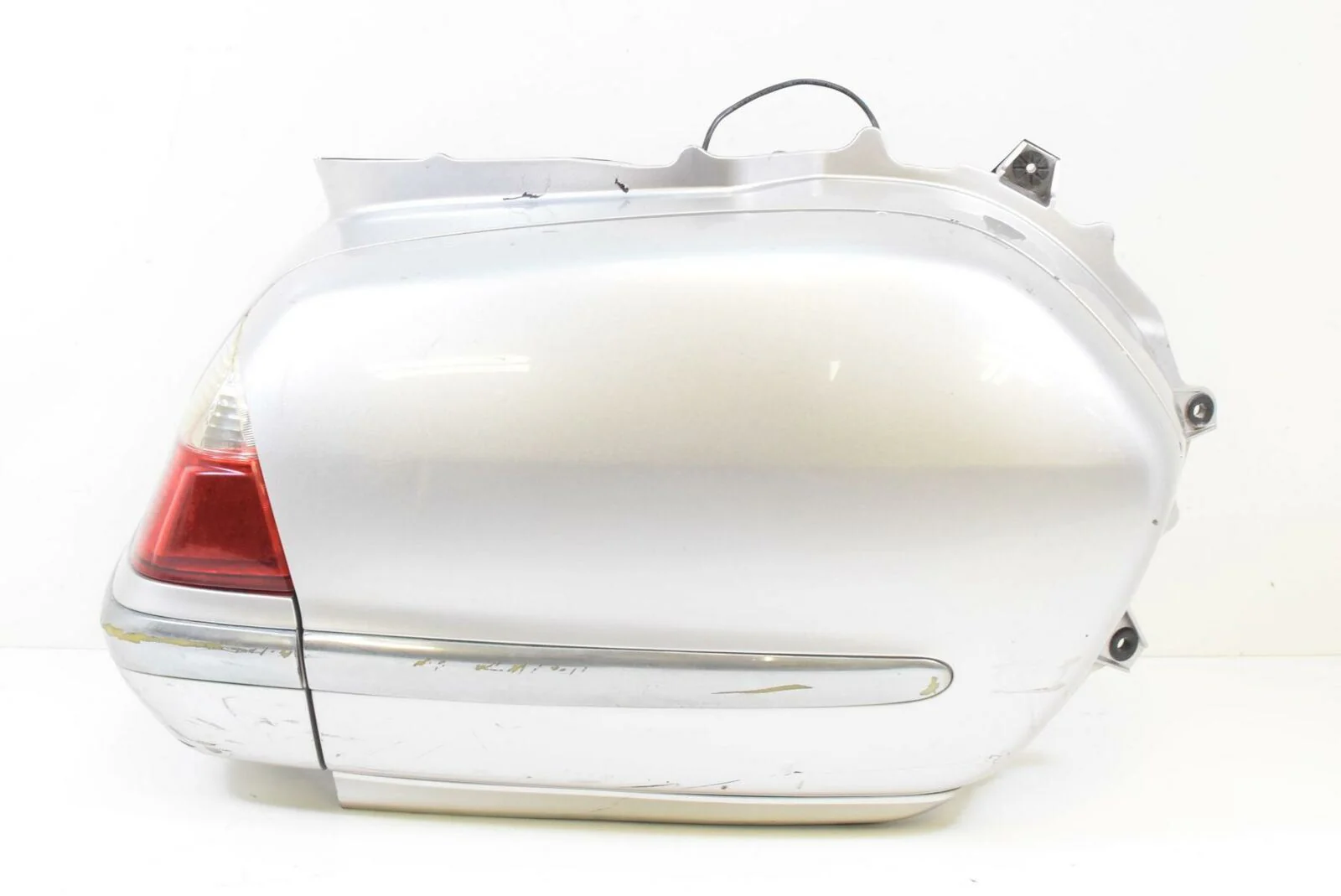 2005 Honda Goldwing GL1800  Right Silver Saddlebag With Light    81211-MCA-