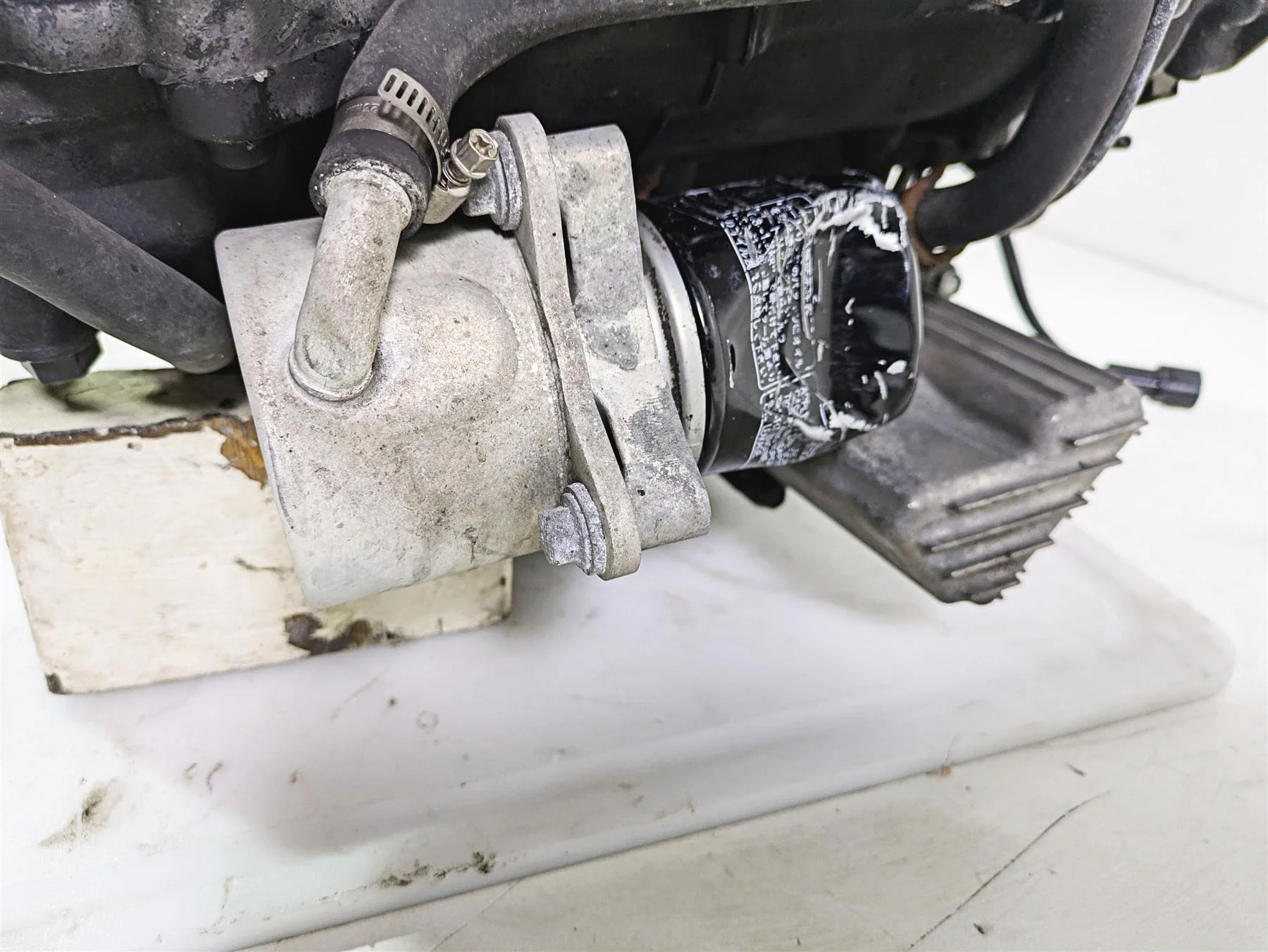 2005 Kawasaki ZX1000 ZX10R Ninja Engine Motor Crankcase - Read 14001-0058 - Image 11
