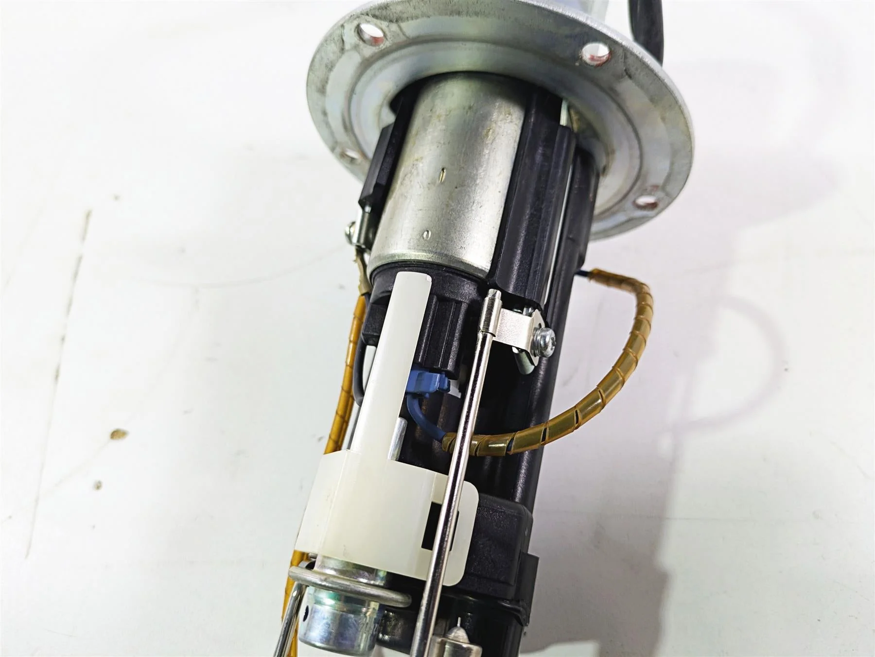 2005 Kawasaki ZX1000 ZX10R Ninja Fuel Gas Petrol Pump 49040-0004 - Image 11