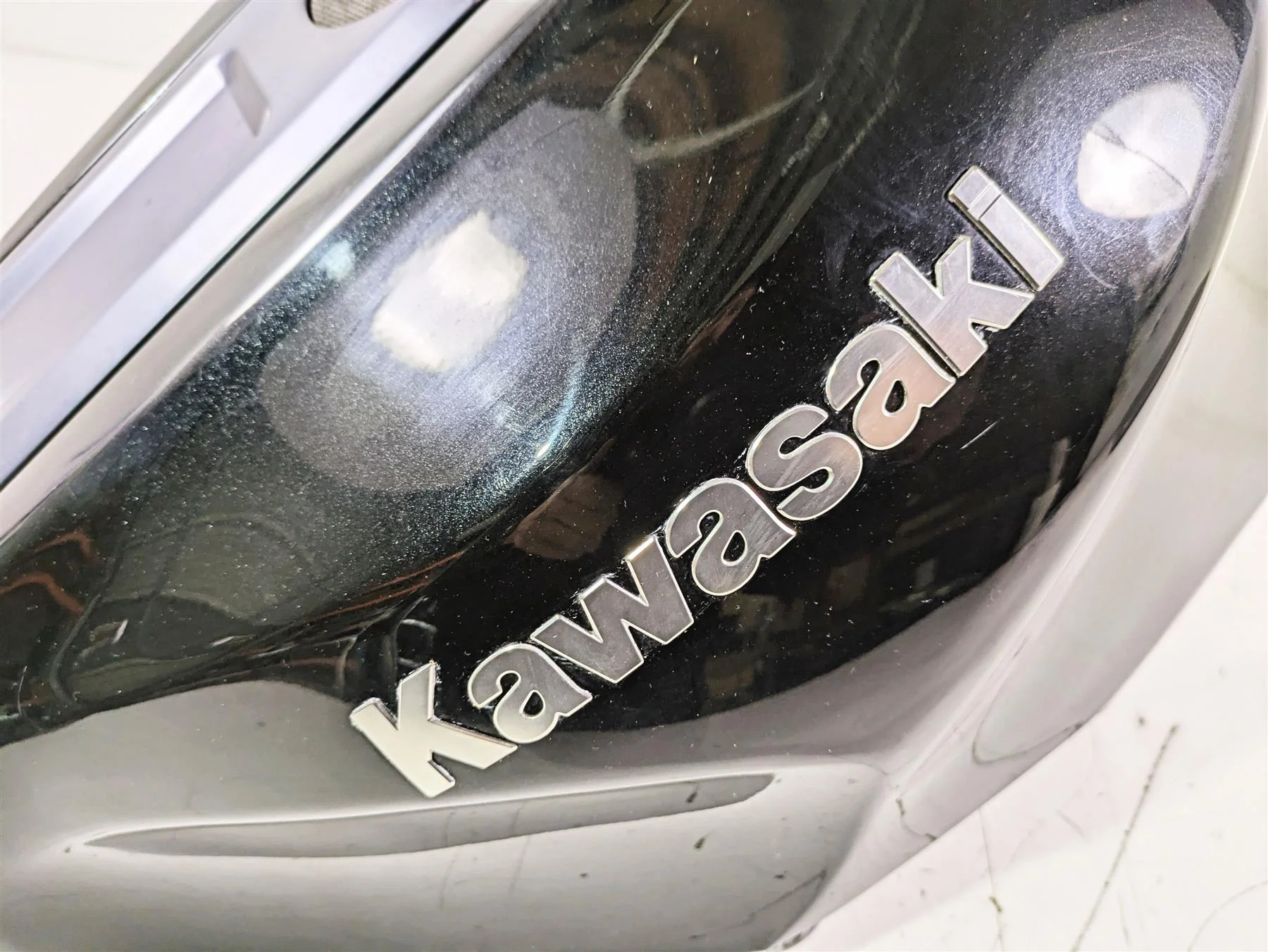 2005 Kawasaki ZX12R Ninja Fuel Gas Petrol Tank Cover Fairing 51026-1051 - Image 9