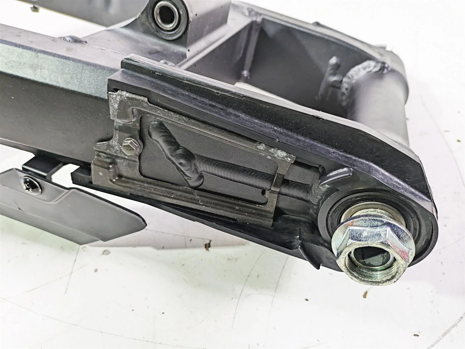 2005 Kawasaki ZX12R Ninja Rear Swingarm & Kyb Shock Set 33001-0053-8F 45014-0025 - Image 10