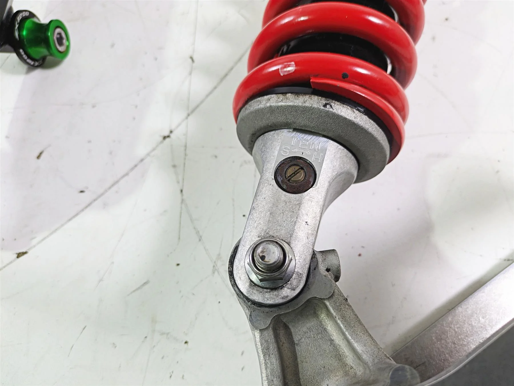 2005 Kawasaki ZX12R Ninja Rear Swingarm & Kyb Shock Set 33001-0053-8F 45014-0025 - Image 6