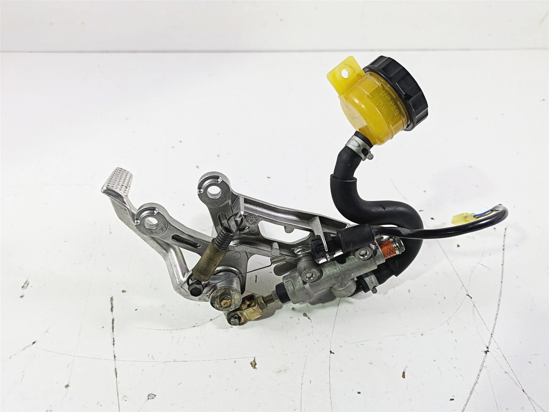 2005 Kawasaki ZX12R Ninja Right Footpeg & Brake Master Cylinder 35063-0069-458 - Image 10