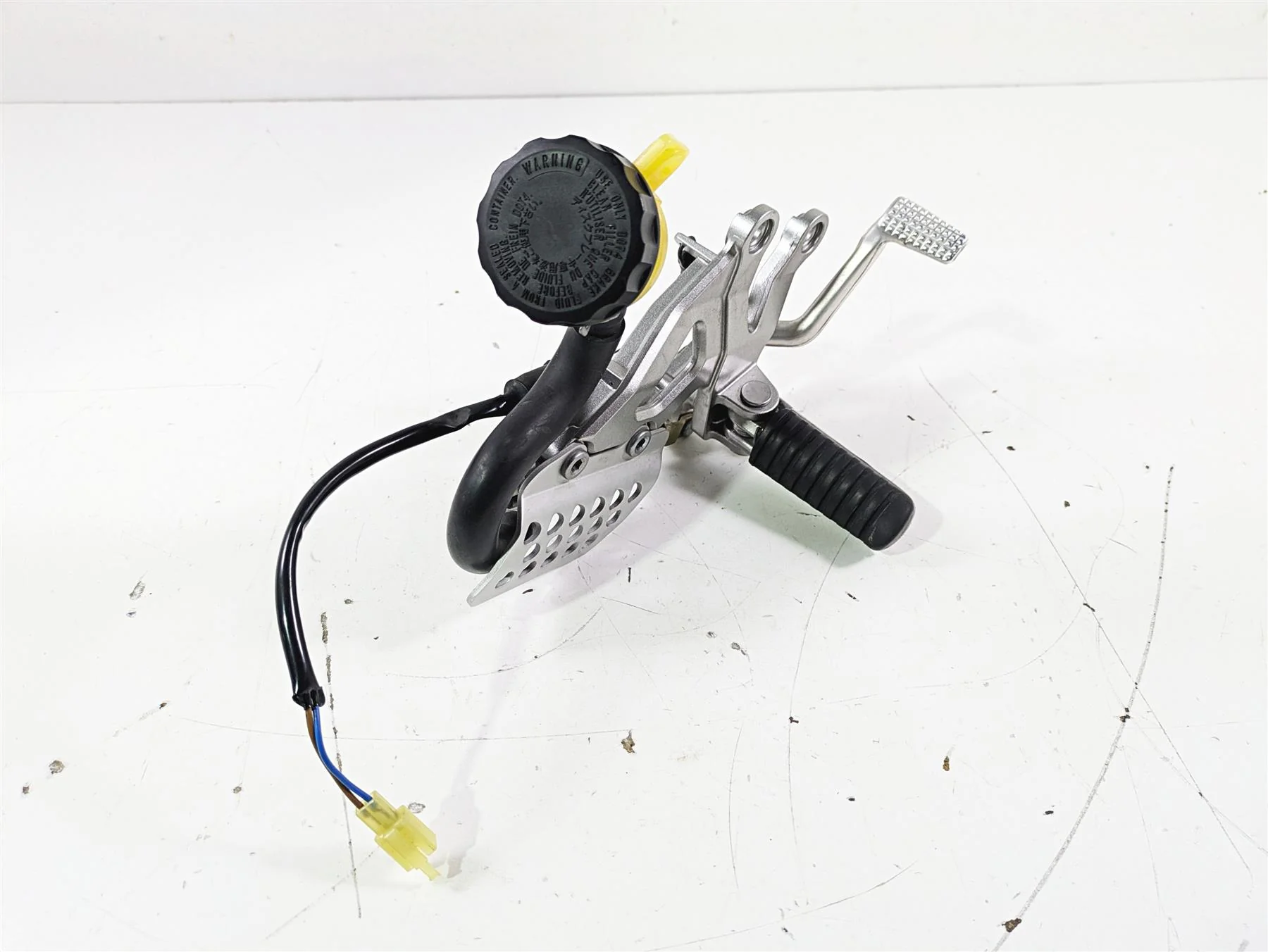 2005 Kawasaki ZX12R Ninja Right Footpeg & Brake Master Cylinder 35063-0069-458 - Image 12