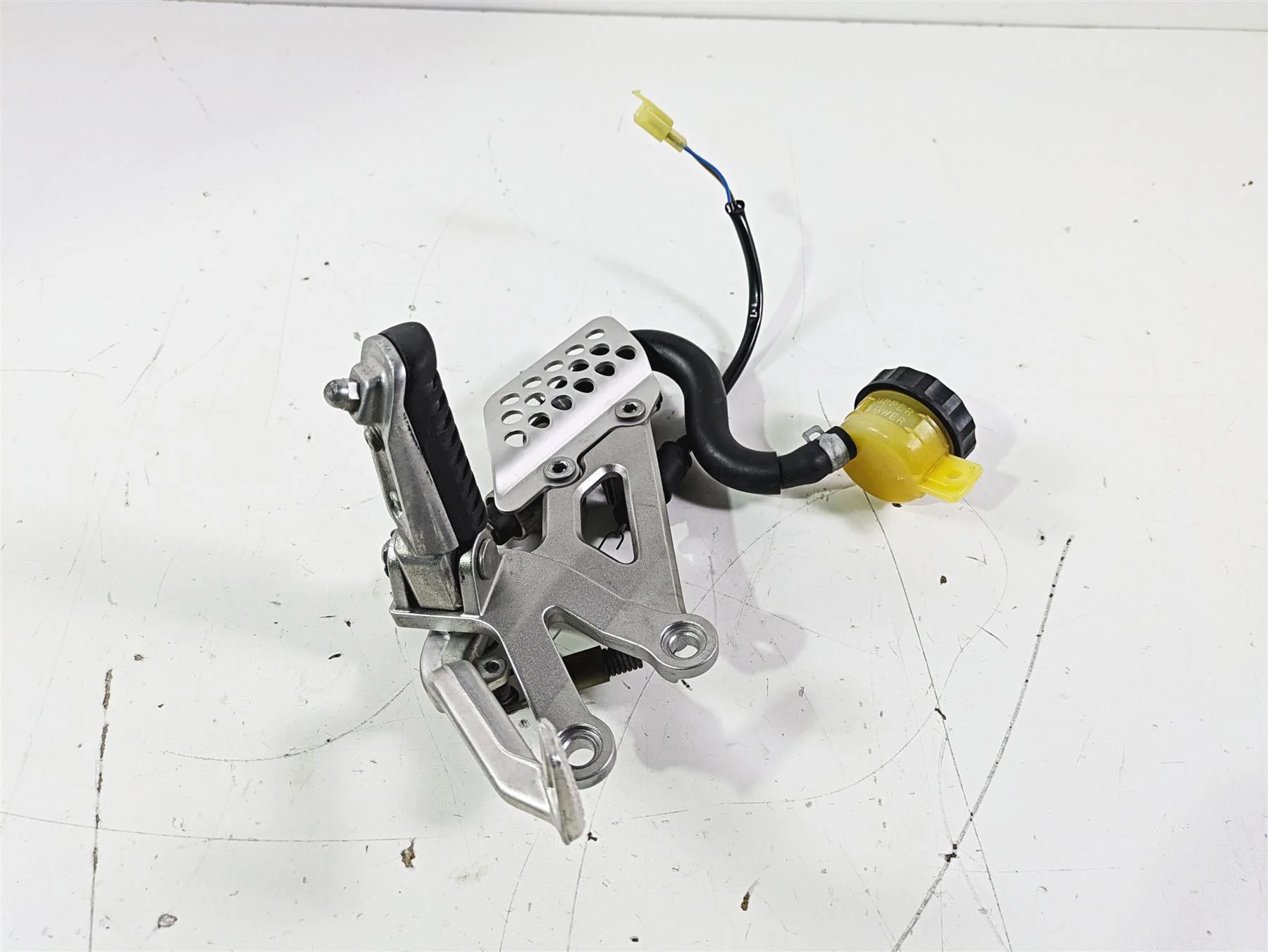 2005 Kawasaki ZX12R Ninja Right Footpeg & Brake Master Cylinder 35063-0069-458 - Image 2