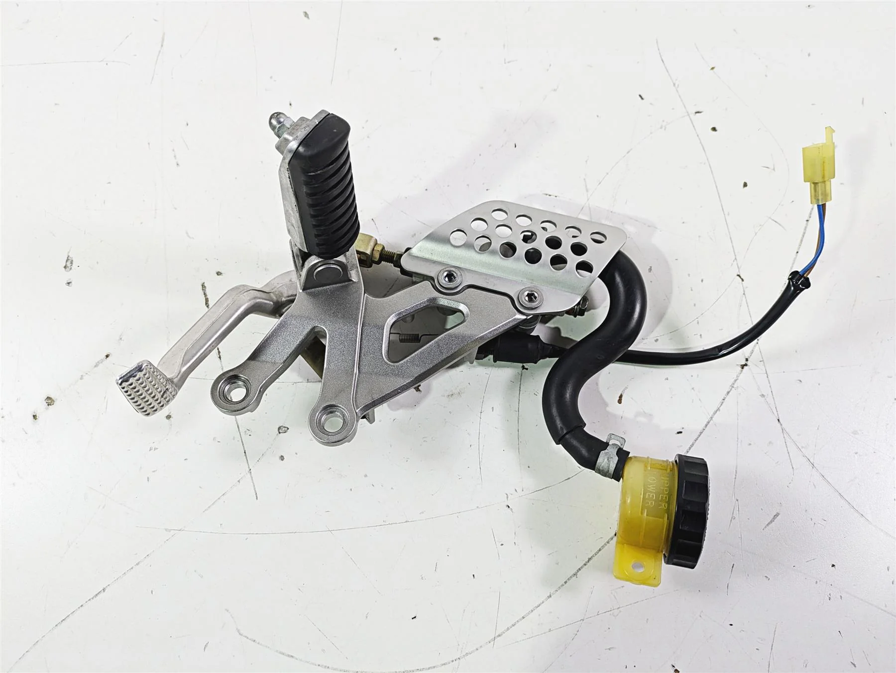 2005 Kawasaki ZX12R Ninja Right Footpeg & Brake Master Cylinder 35063-0069-458 - Image 5