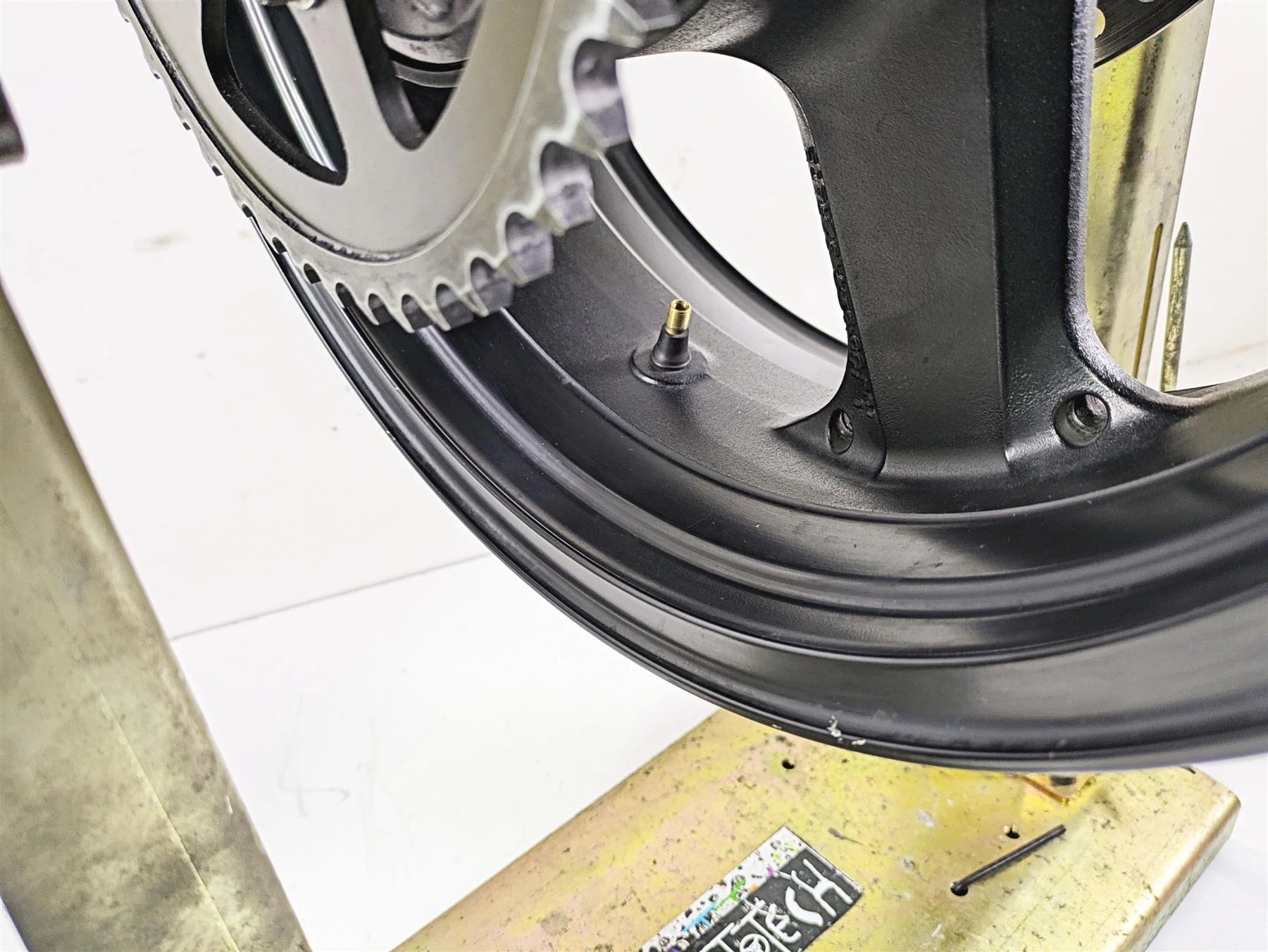 2005 Kawasaki ZX12R Ninja Straight 17x6 Rear Wheel Rim - Read 41073-1681-R2 - Image 9