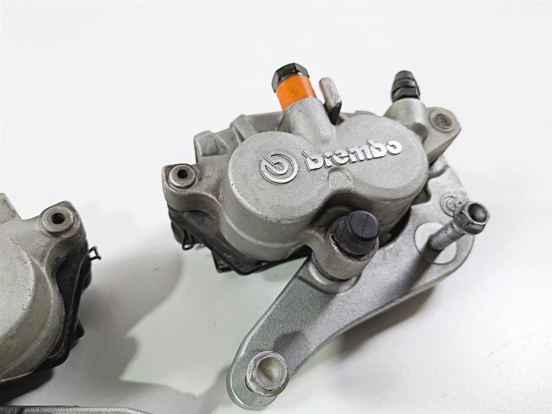 2005 KTM 950 LC8 Adventure Brembo Front Brake Calipers 60013016000 60013015000 - Image 10