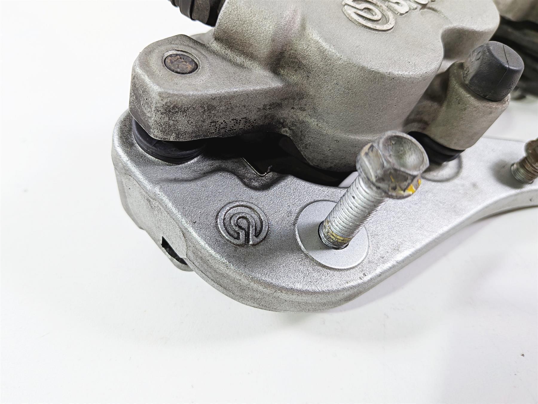 2005 KTM 950 LC8 Adventure Brembo Front Brake Calipers 60013016000 60013015000 - Image 11
