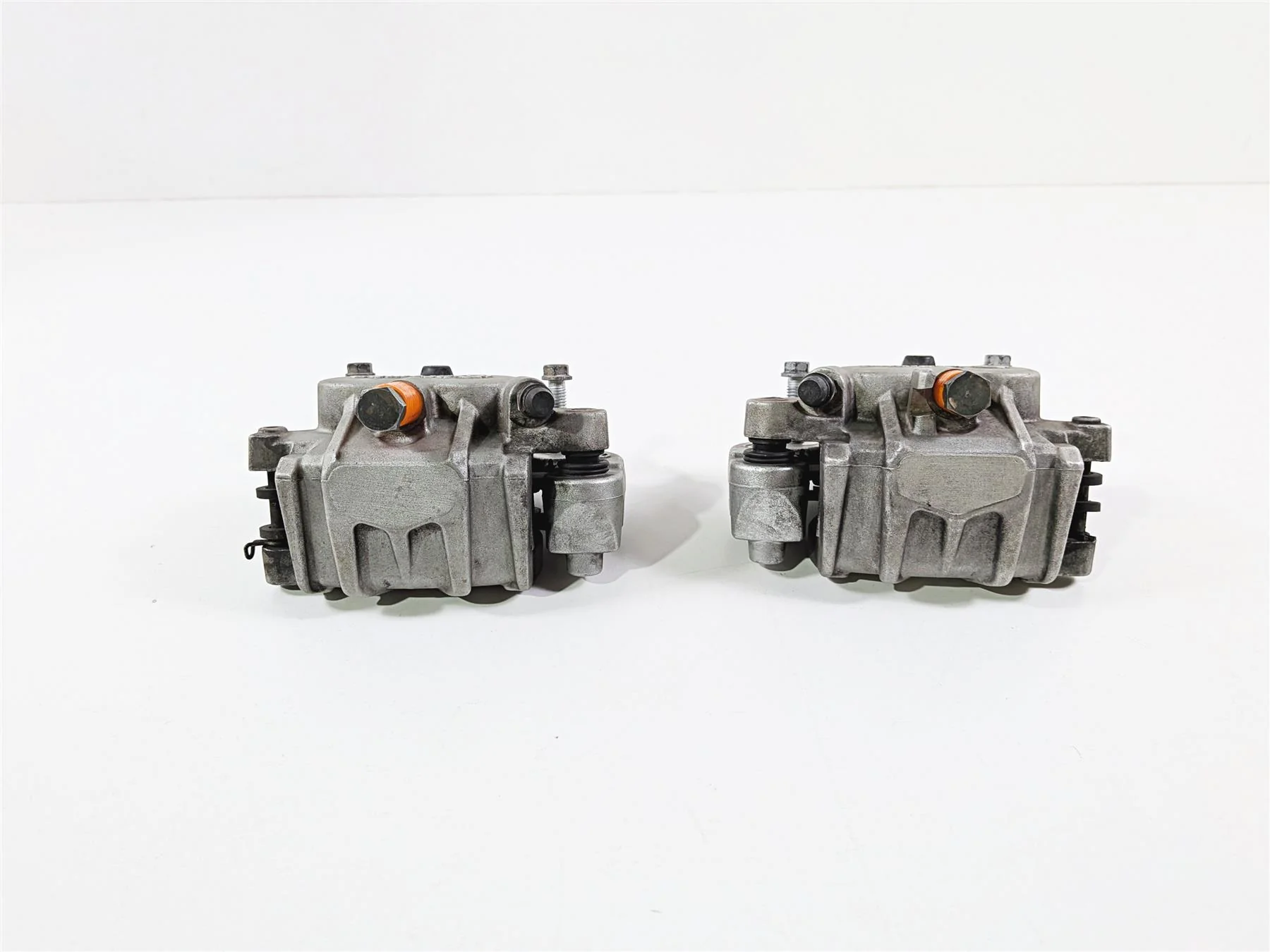 2005 KTM 950 LC8 Adventure Brembo Front Brake Calipers 60013016000 60013015000 - Image 4
