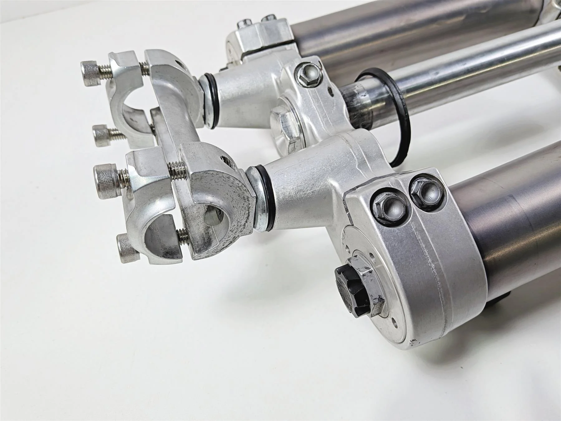 2005 KTM 950 LC8 Adventure Forks Triple Tree Riser Axle 1418Y756LS 1418Y756RS - Image 12