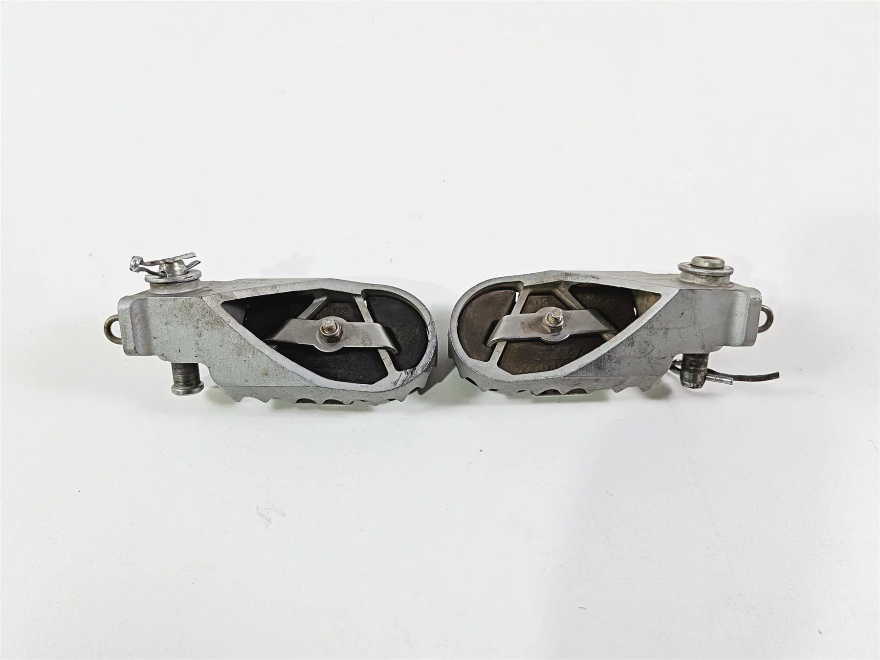2005 KTM 950 LC8 Adventure Front Rider Foot Peg Rest Set 59003040250 78003041050 - Image 6