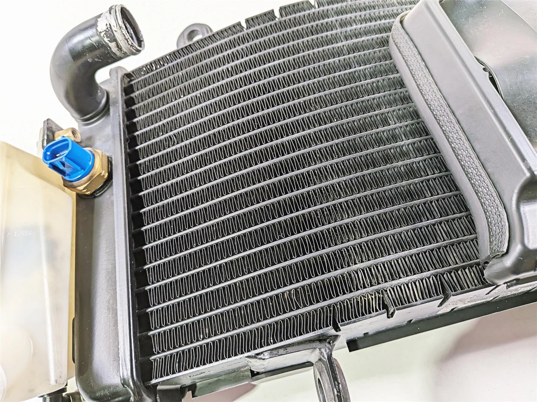 2005 KTM 950 LC8 Adventure Radiator Fan Reservoir Set 60035010000 60035010100 - Image 7