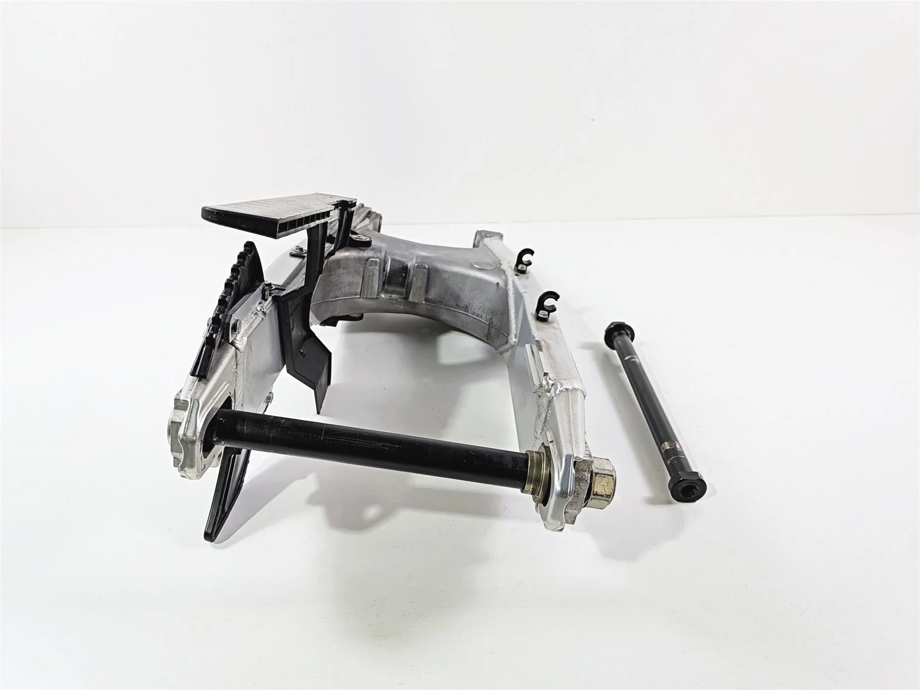 2005 KTM 950 LC8 Adventure Rear Swingarm Fork & Axle Set 60004030044 - Image 3
