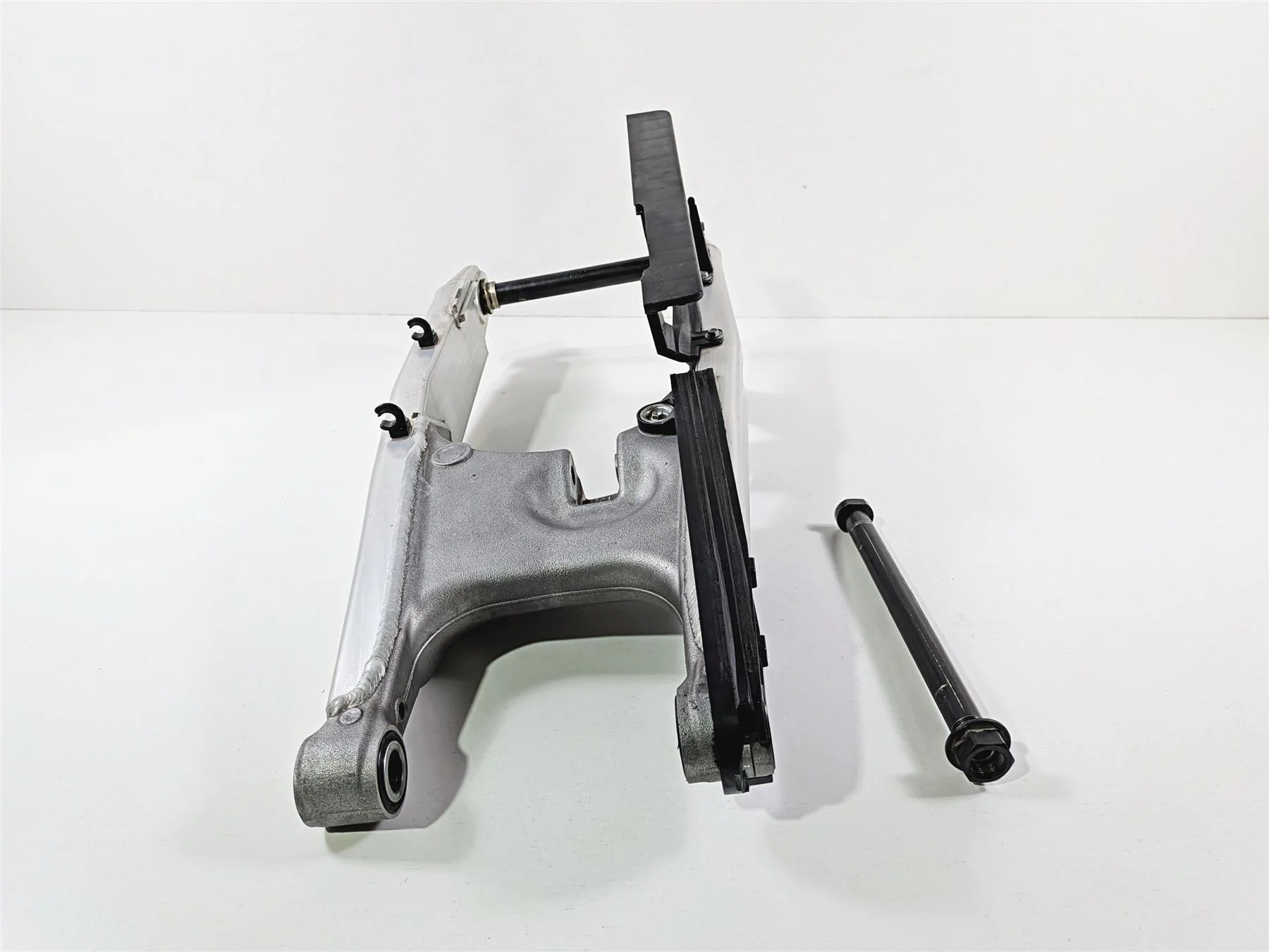 2005 KTM 950 LC8 Adventure Rear Swingarm Fork & Axle Set 60004030044 - Image 5