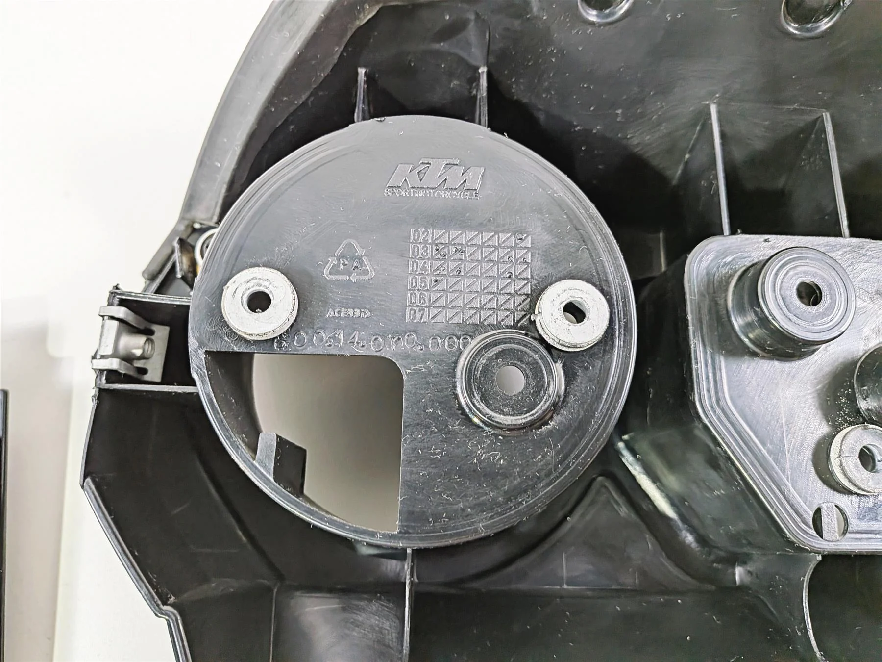 2005 KTM 950 LC8 Adventure Speedo Mount Battery Box Inlet Scoop Fairing - Image 9