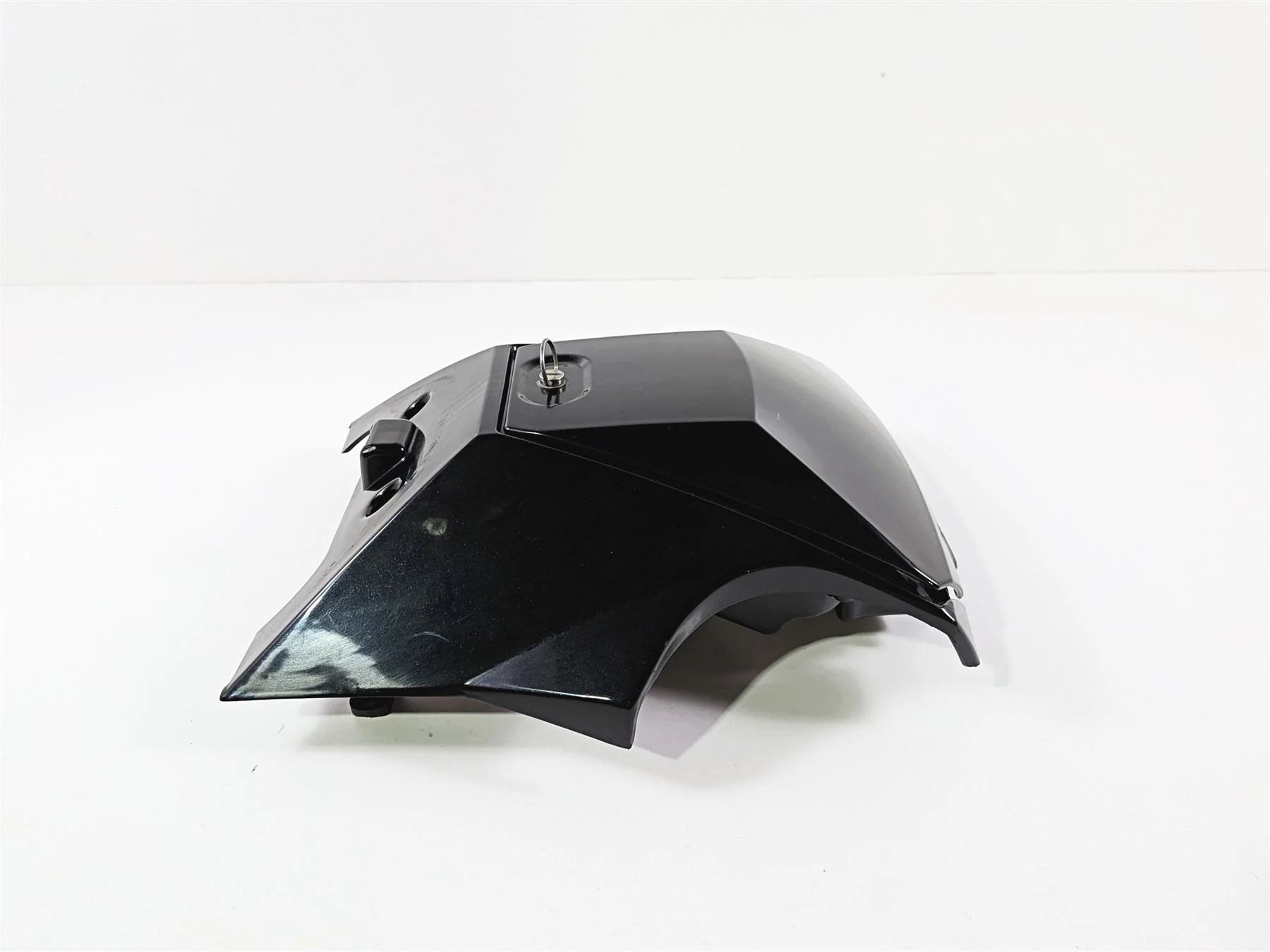 2005 KTM 950 LC8 Adventure Upper Center Tank Cover Fairing Storage 60007019000 - Image 2