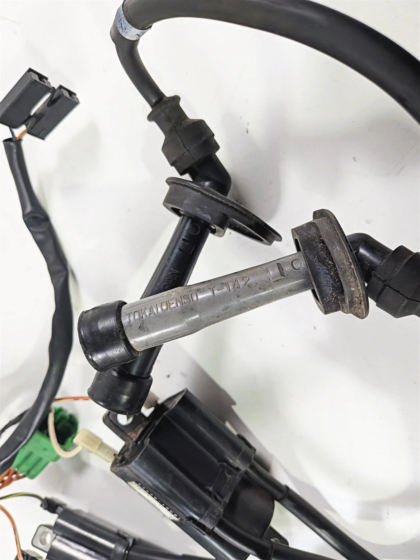 2005 Suzuki GSX600F Katana Wiring Harness Coils Recitifer 36610-08FE0 - Image 7