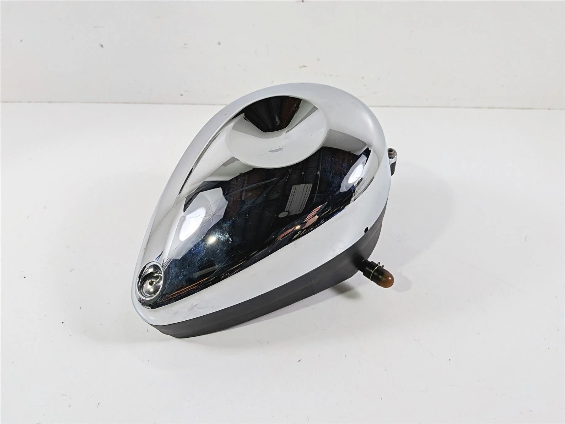 2005 Suzuki VZ800 M50 Boulevard Air Cleaner Case & Chrome Cover 13701-39G01 - Image 12