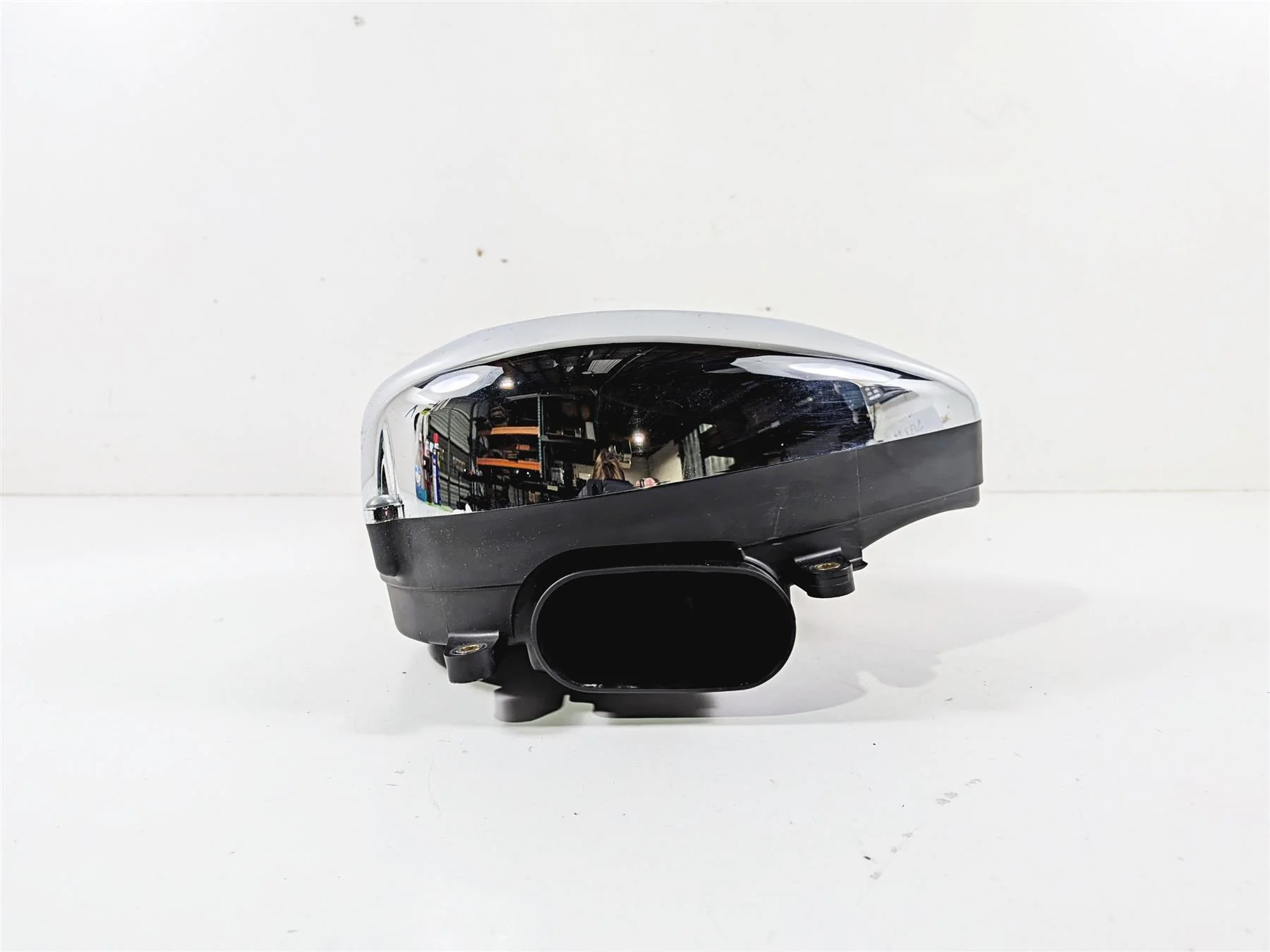 2005 Suzuki VZ800 M50 Boulevard Air Cleaner Case & Chrome Cover 13701-39G01 - Image 4