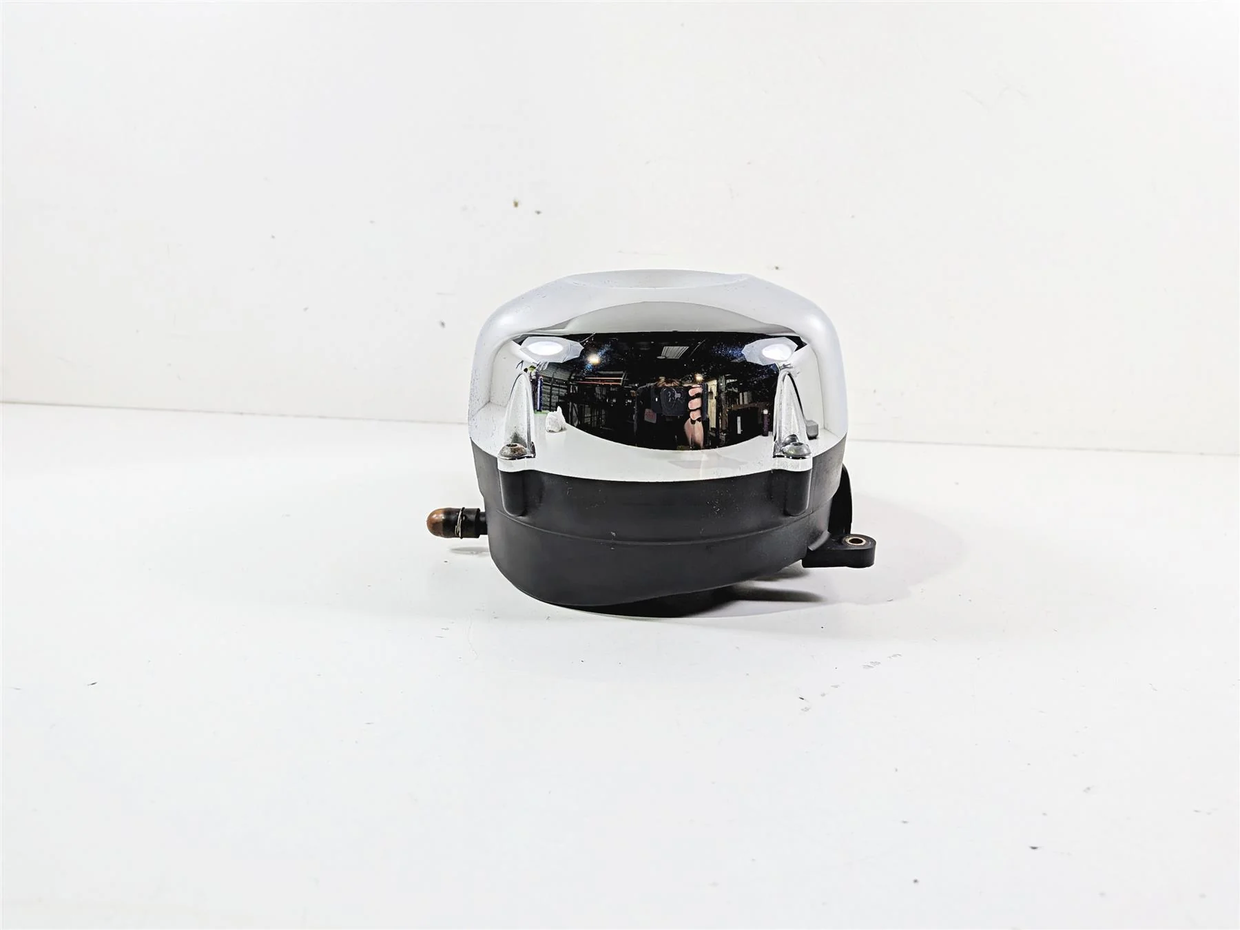 2005 Suzuki VZ800 M50 Boulevard Air Cleaner Case & Chrome Cover 13701-39G01 - Image 5