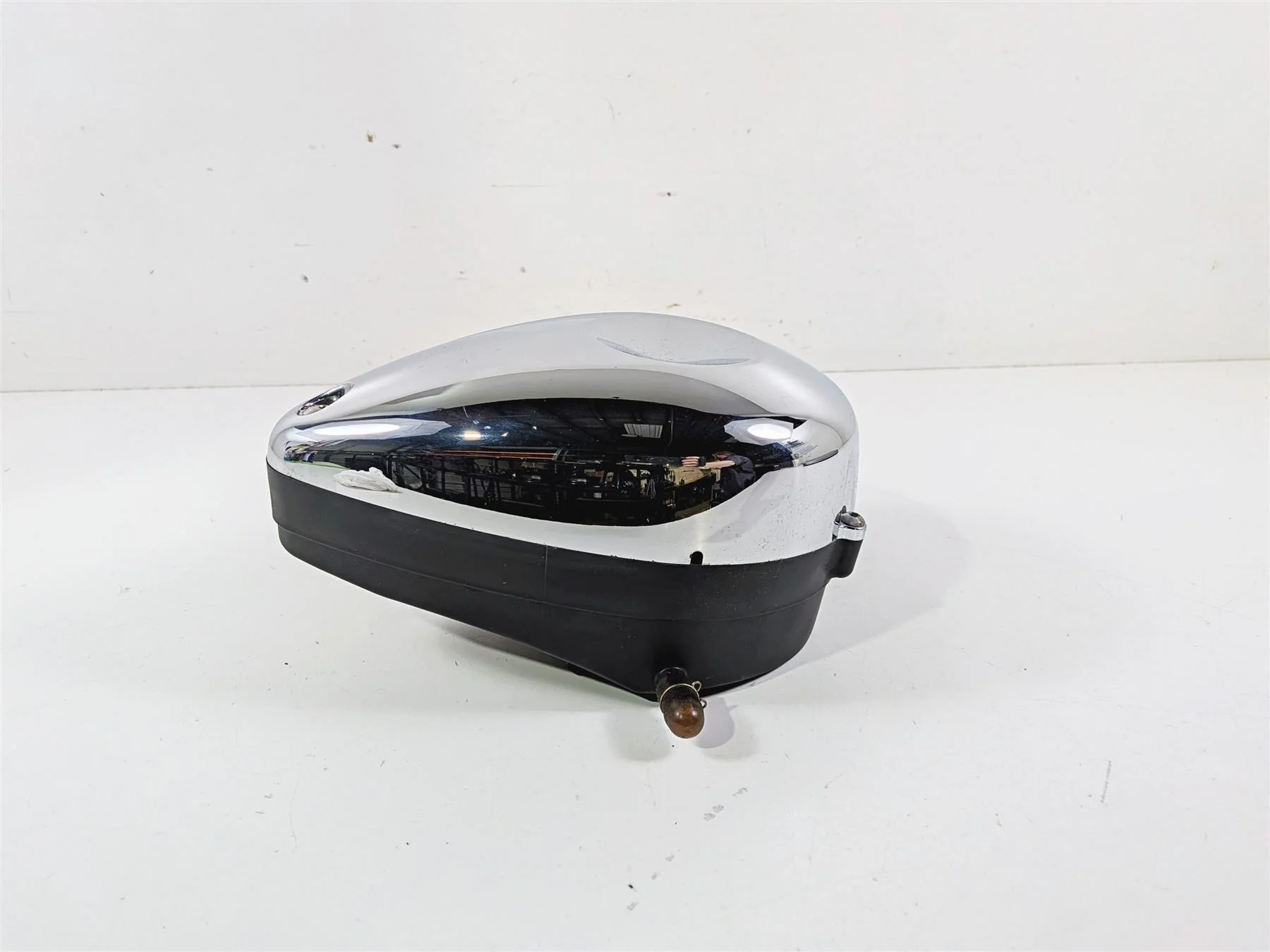 2005 Suzuki VZ800 M50 Boulevard Air Cleaner Case & Chrome Cover 13701-39G01 - Image 6