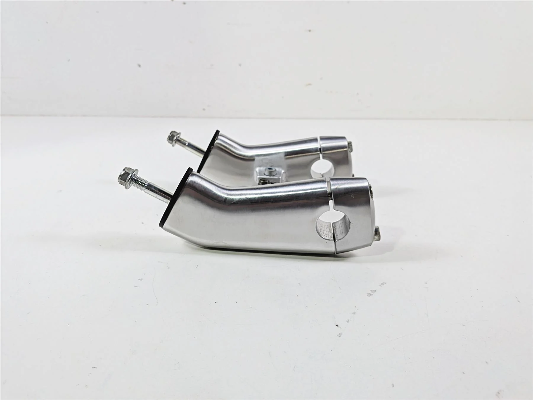 2005 Suzuki VZ800 M50 Boulevard Handlebar Holder Risers 56224-39G00 56225-39G00 - Image 2