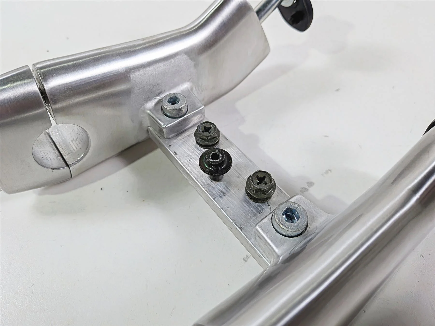 2005 Suzuki VZ800 M50 Boulevard Handlebar Holder Risers 56224-39G00 56225-39G00 - Image 6