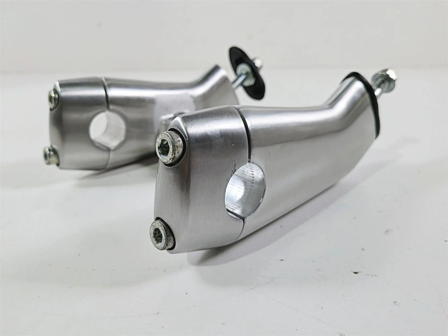 2005 Suzuki VZ800 M50 Boulevard Handlebar Holder Risers 56224-39G00 56225-39G00 - Image 7