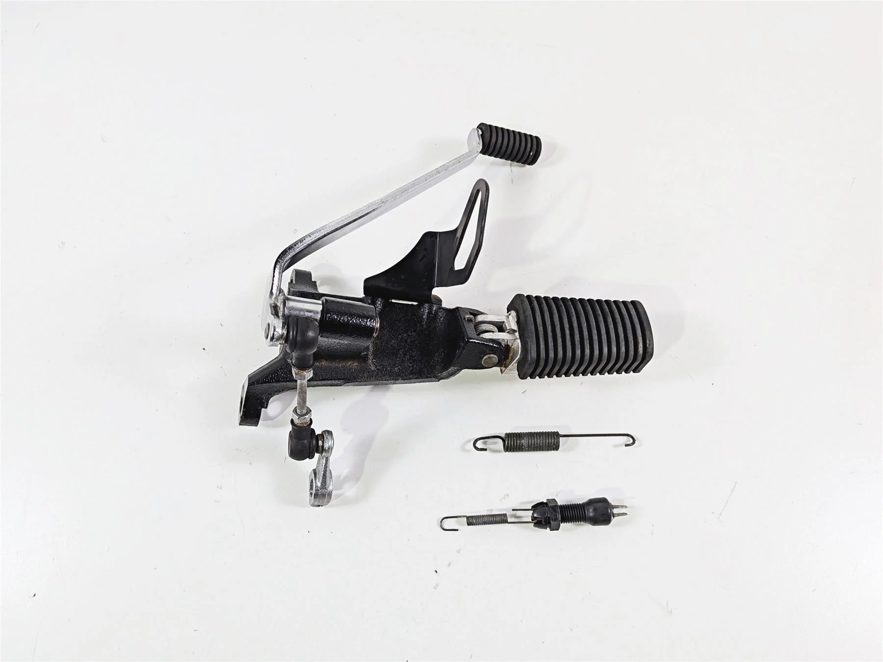 2005 Suzuki VZ800 M50 Boulevard Left Footpeg + Shifter Lever & Parts 43521-41F01