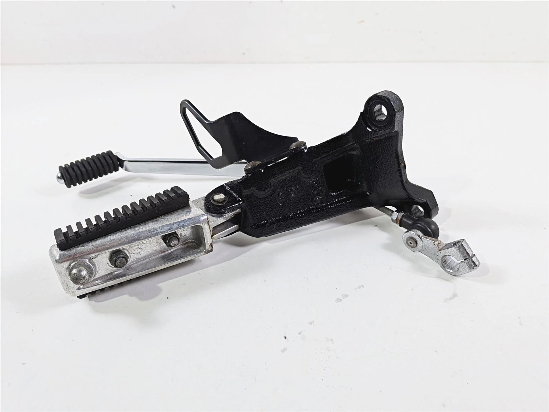2005 Suzuki VZ800 M50 Boulevard Left Footpeg + Shifter Lever & Parts 43521-41F01 - Image 7