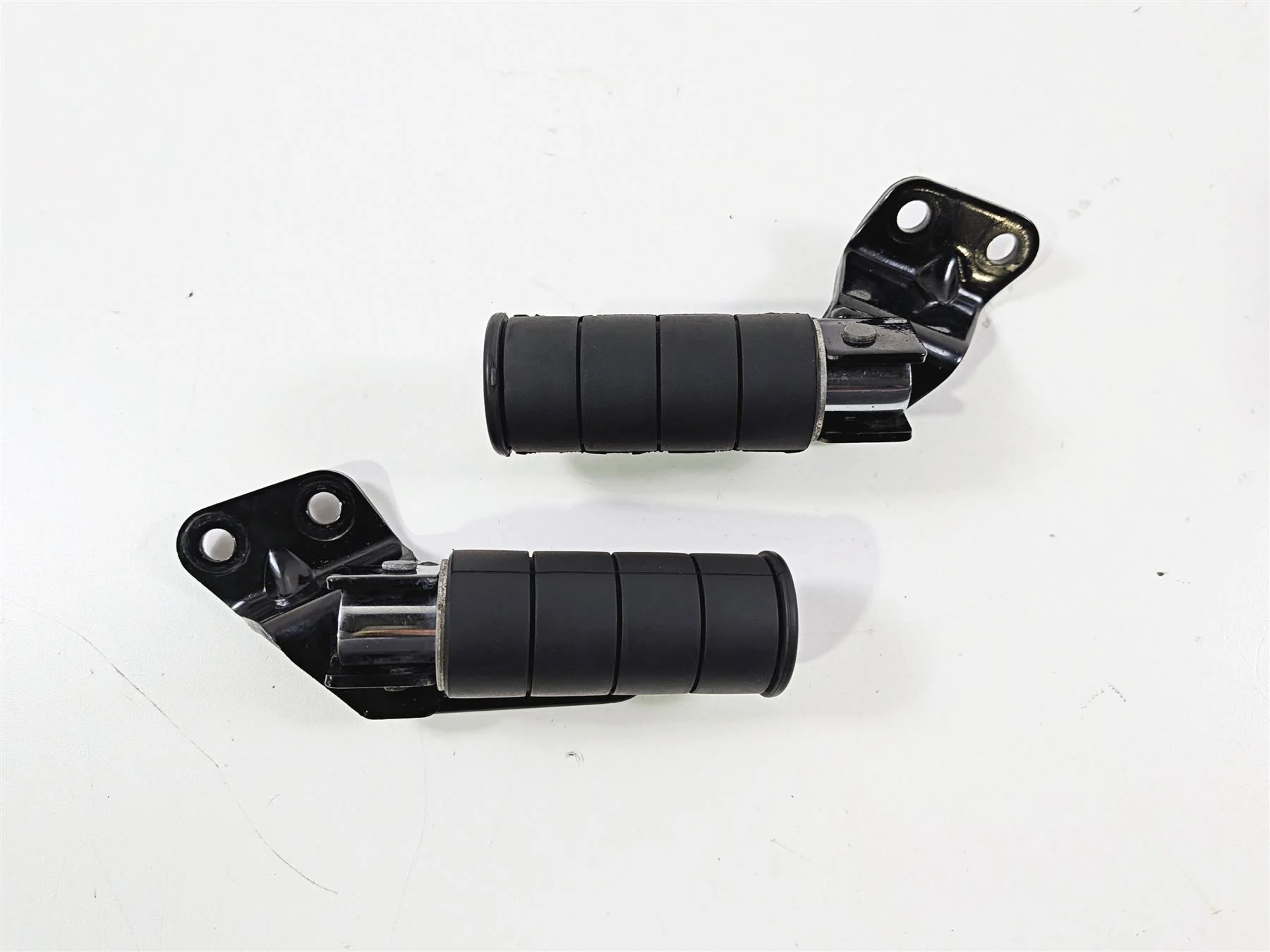 2005 Suzuki VZ800 M50 Boulevard Passenger Footpeg Set 43600-39G00 43700-39G00 - Image 8