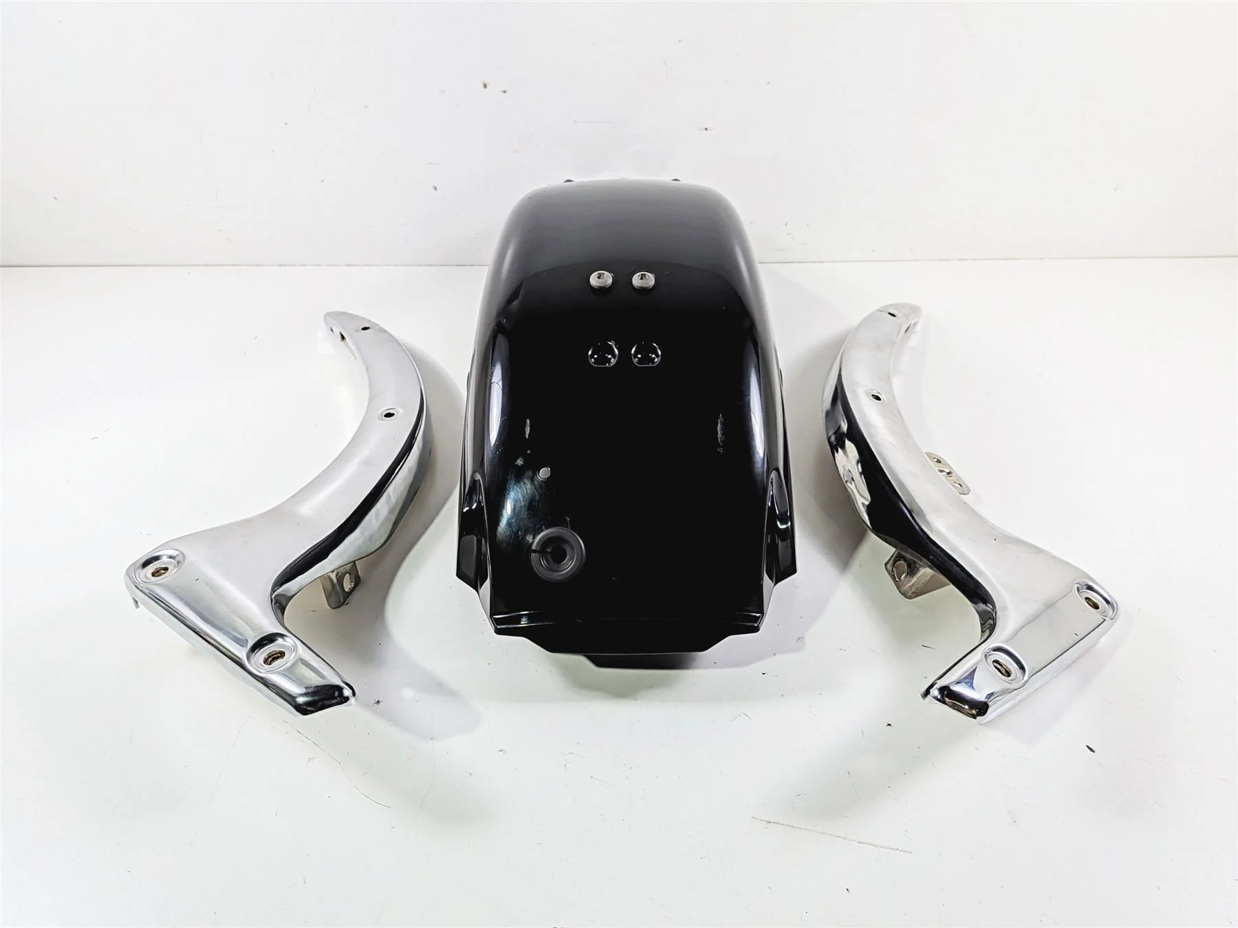 2005 Suzuki VZ800 M50 Boulevard Rear Fender & Side Chrome Struts 63110-39G02 - Image 5